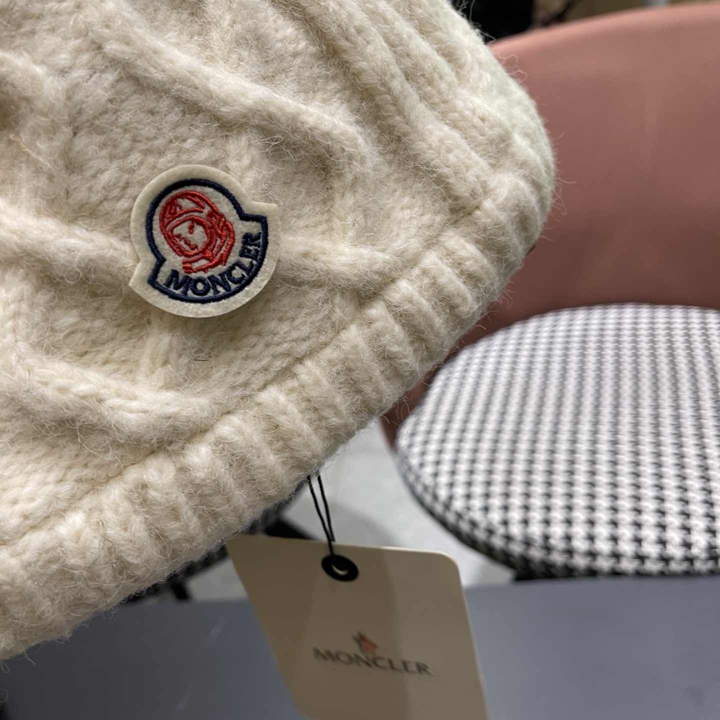 MONCLER蒙口2025麻花针织毛线帽，好品质高端大气，超火爆💖质感很赞，时尚潮流！冬天必备单品，男女