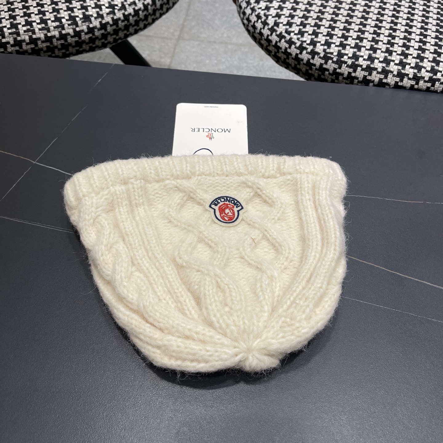 MONCLER蒙口2025麻花针织毛线帽，好品质高端大气，超火爆💖质感很赞，时尚潮流！冬天必备单品，男女