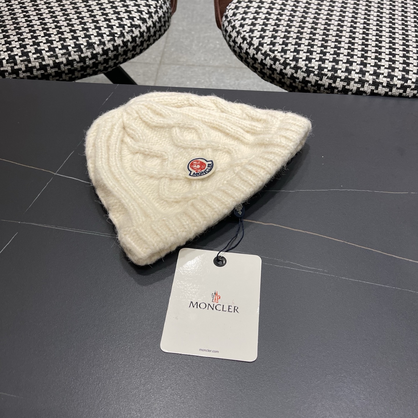 MONCLER蒙口2025麻花针织毛线帽，好品质高端大气，超火爆💖质感很赞，时尚潮流！冬天必备单品，男女