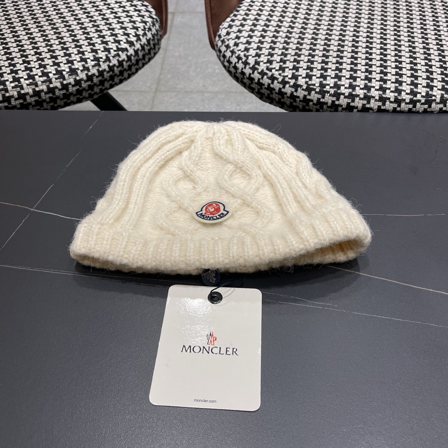 MONCLER蒙口2025麻花针织毛线帽，好品质高端大气，超火爆💖质感很赞，时尚潮流！冬天必备单品，男女