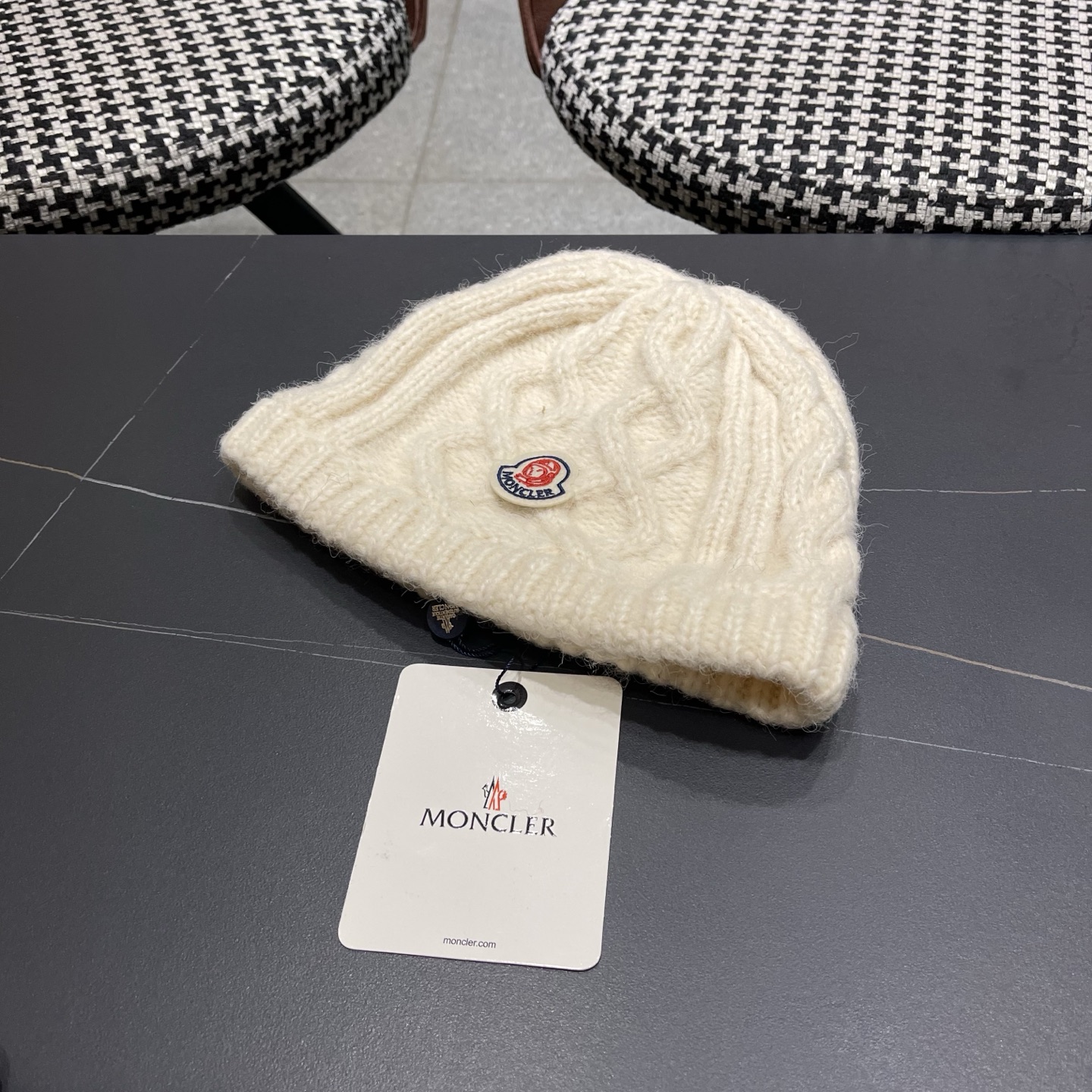 MONCLER蒙口2025麻花针织毛线帽，好品质高端大气，超火爆💖质感很赞，时尚潮流！冬天必备单品，男女