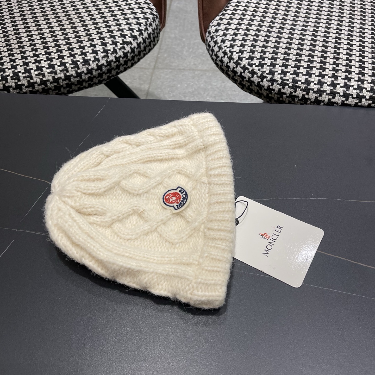 MONCLER蒙口2025麻花针织毛线帽，好品质高端大气，超火爆💖质感很赞，时尚潮流！冬天必备单品，男女