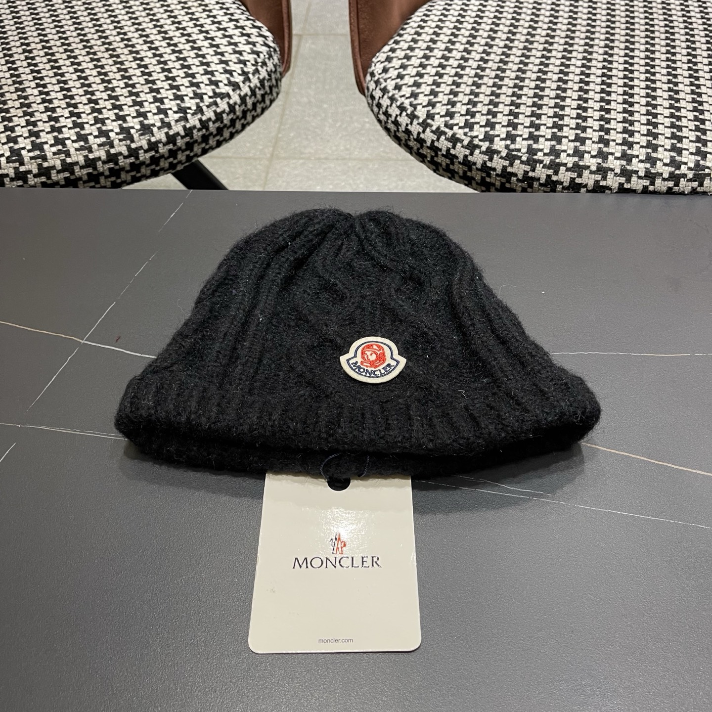MONCLER蒙口2025麻花针织毛线帽，好品质高端大气，超火爆💖质感很赞，时尚潮流！冬天必备单品，男女