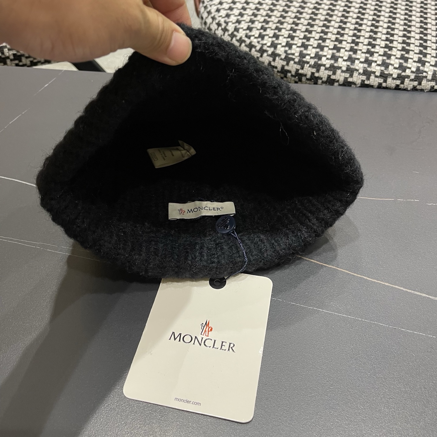 MONCLER蒙口2025麻花针织毛线帽，好品质高端大气，超火爆💖质感很赞，时尚潮流！冬天必备单品，男女