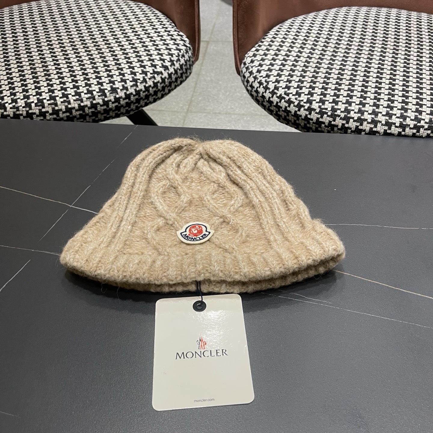 MONCLER蒙口2025麻花针织毛线帽，好品质高端大气，超火爆💖质感很赞，时尚潮流！冬天必备单品，男女