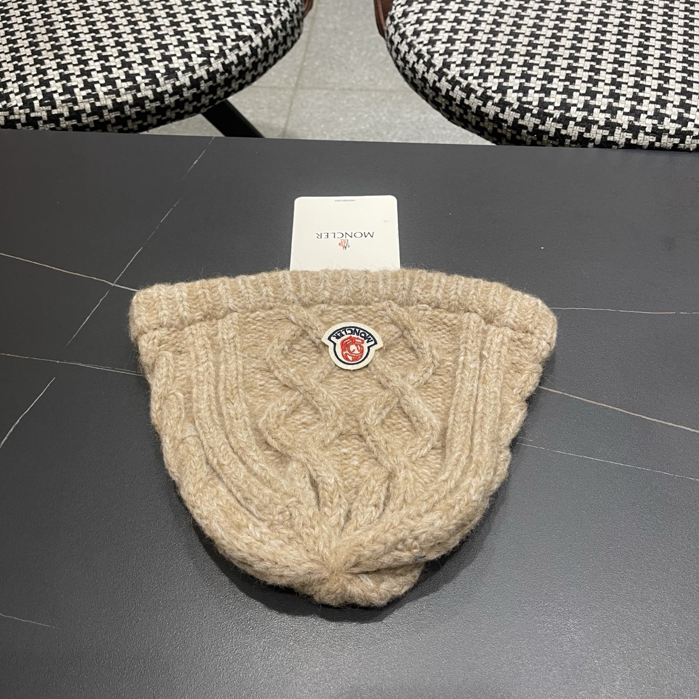 MONCLER蒙口2025麻花针织毛线帽，好品质高端大气，超火爆💖质感很赞，时尚潮流！冬天必备单品，男女