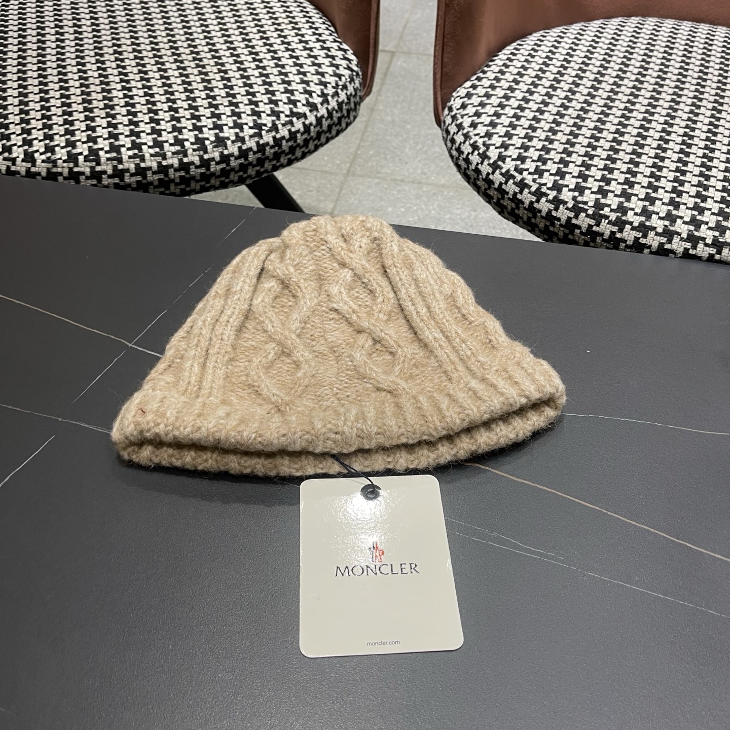 MONCLER蒙口2025麻花针织毛线帽，好品质高端大气，超火爆💖质感很赞，时尚潮流！冬天必备单品，男女
