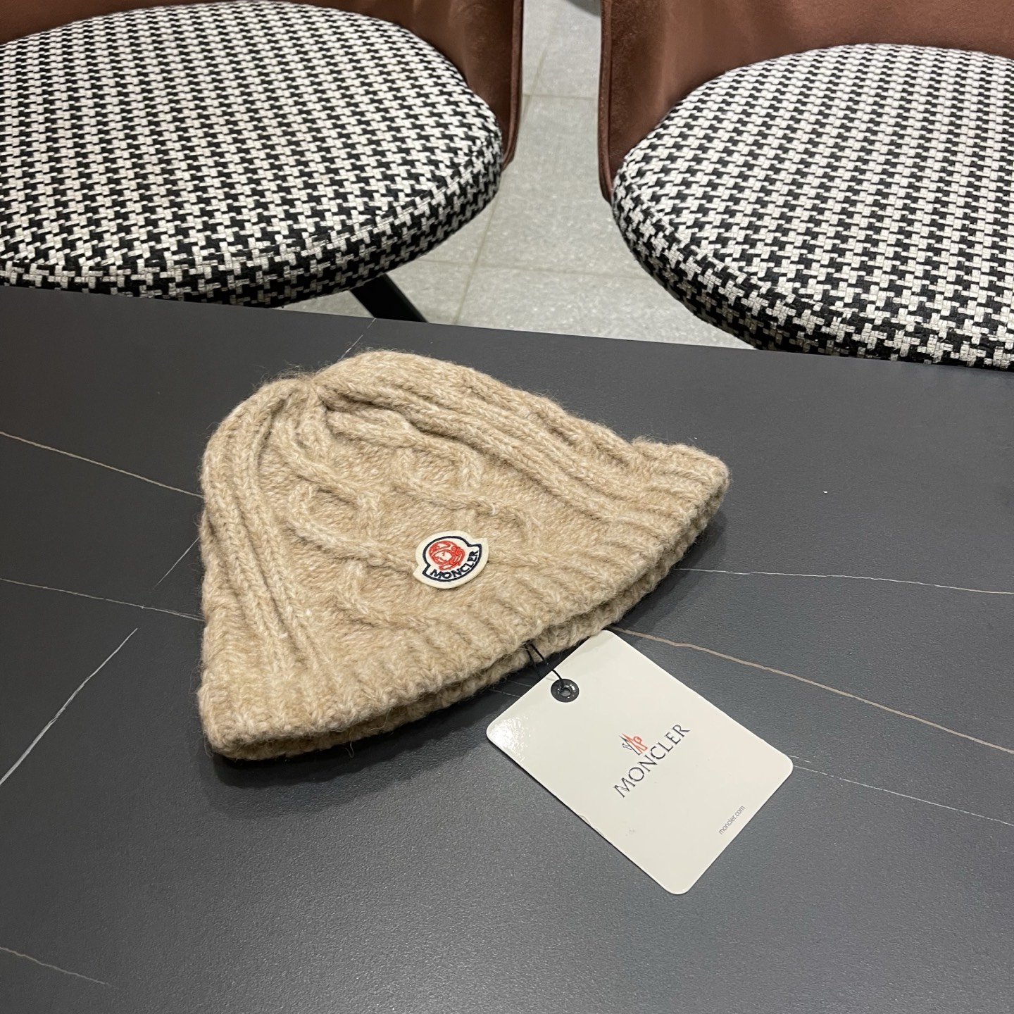 MONCLER蒙口2025麻花针织毛线帽，好品质高端大气，超火爆💖质感很赞，时尚潮流！冬天必备单品，男女