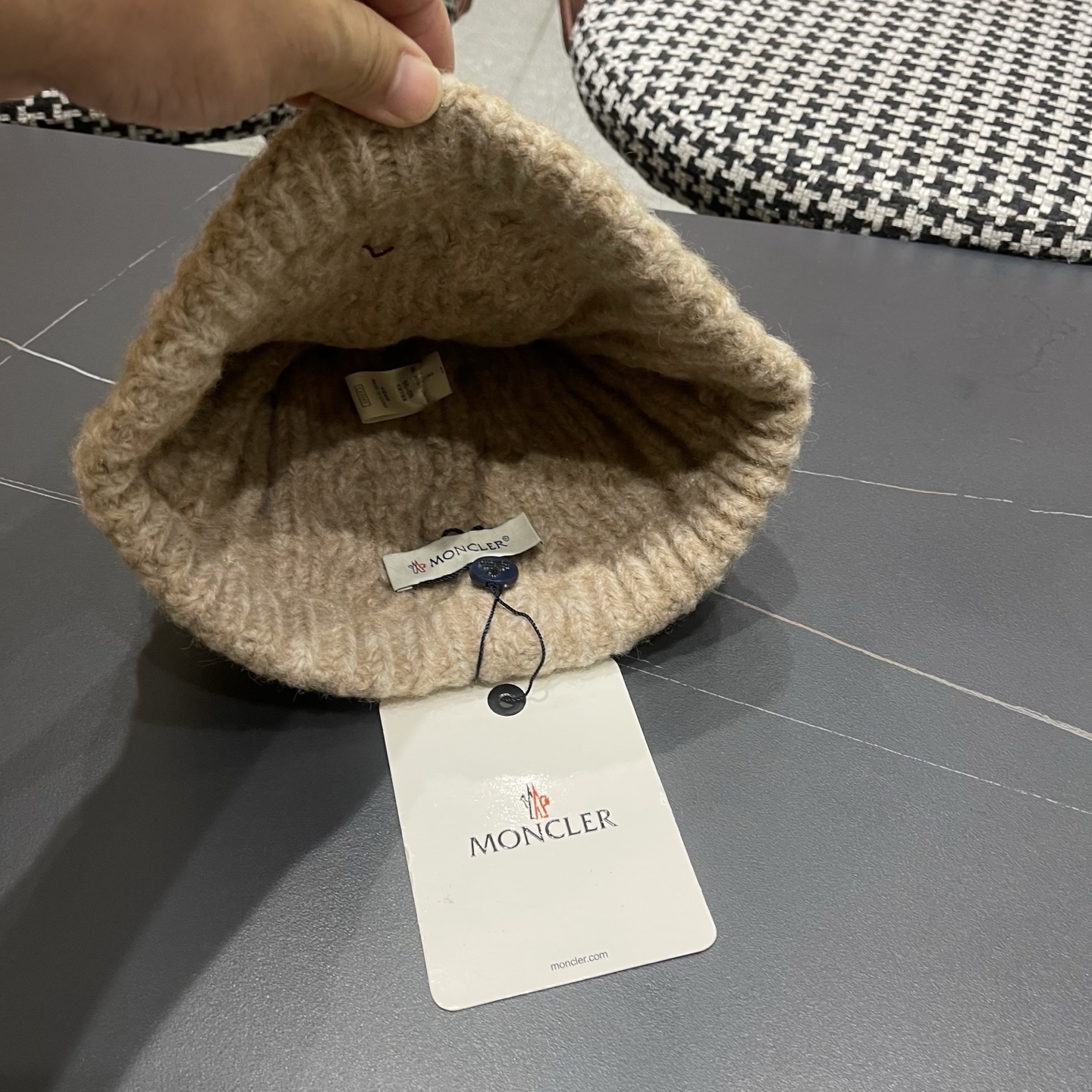 MONCLER蒙口2025麻花针织毛线帽，好品质高端大气，超火爆💖质感很赞，时尚潮流！冬天必备单品，男女