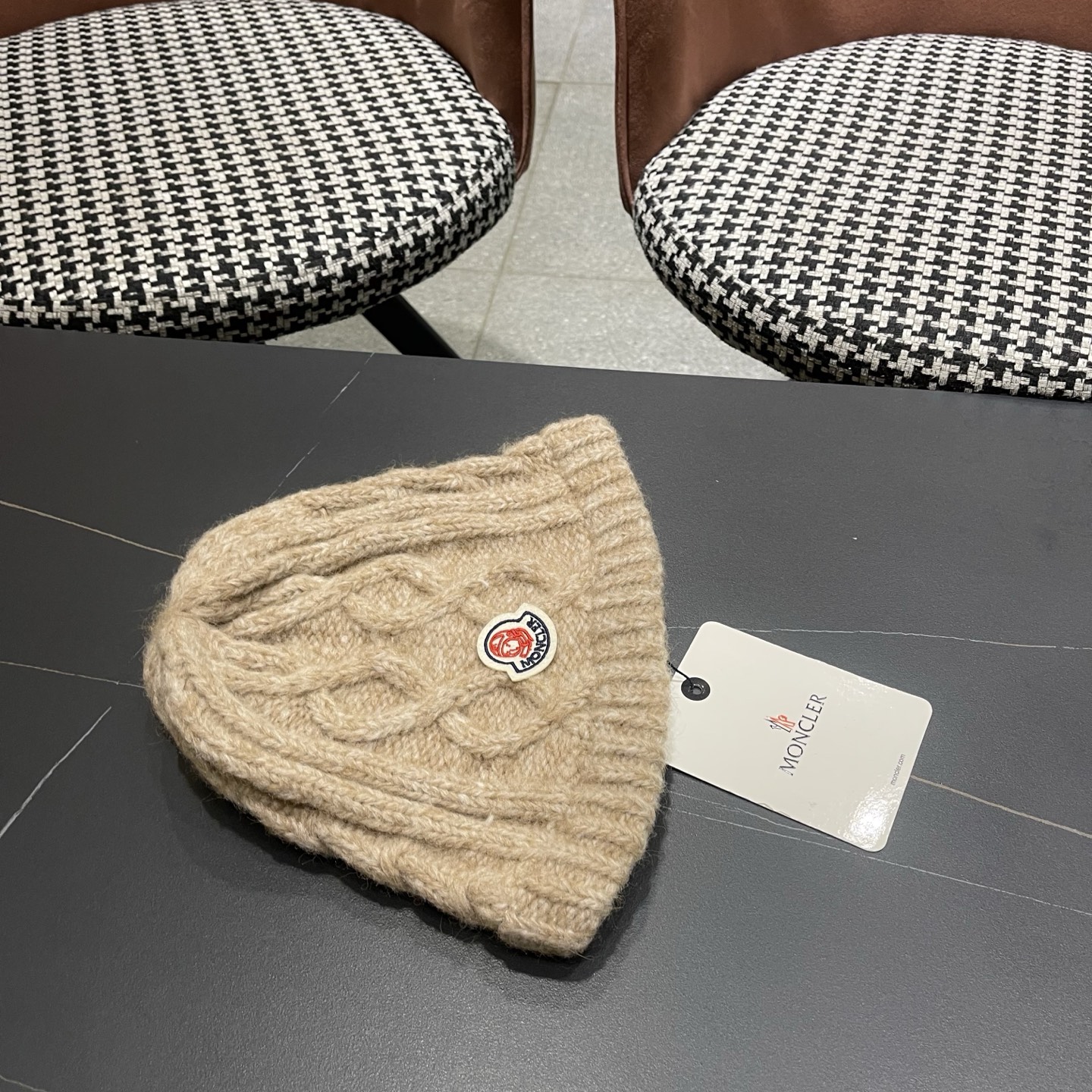 MONCLER蒙口2025麻花针织毛线帽，好品质高端大气，超火爆💖质感很赞，时尚潮流！冬天必备单品，男女
