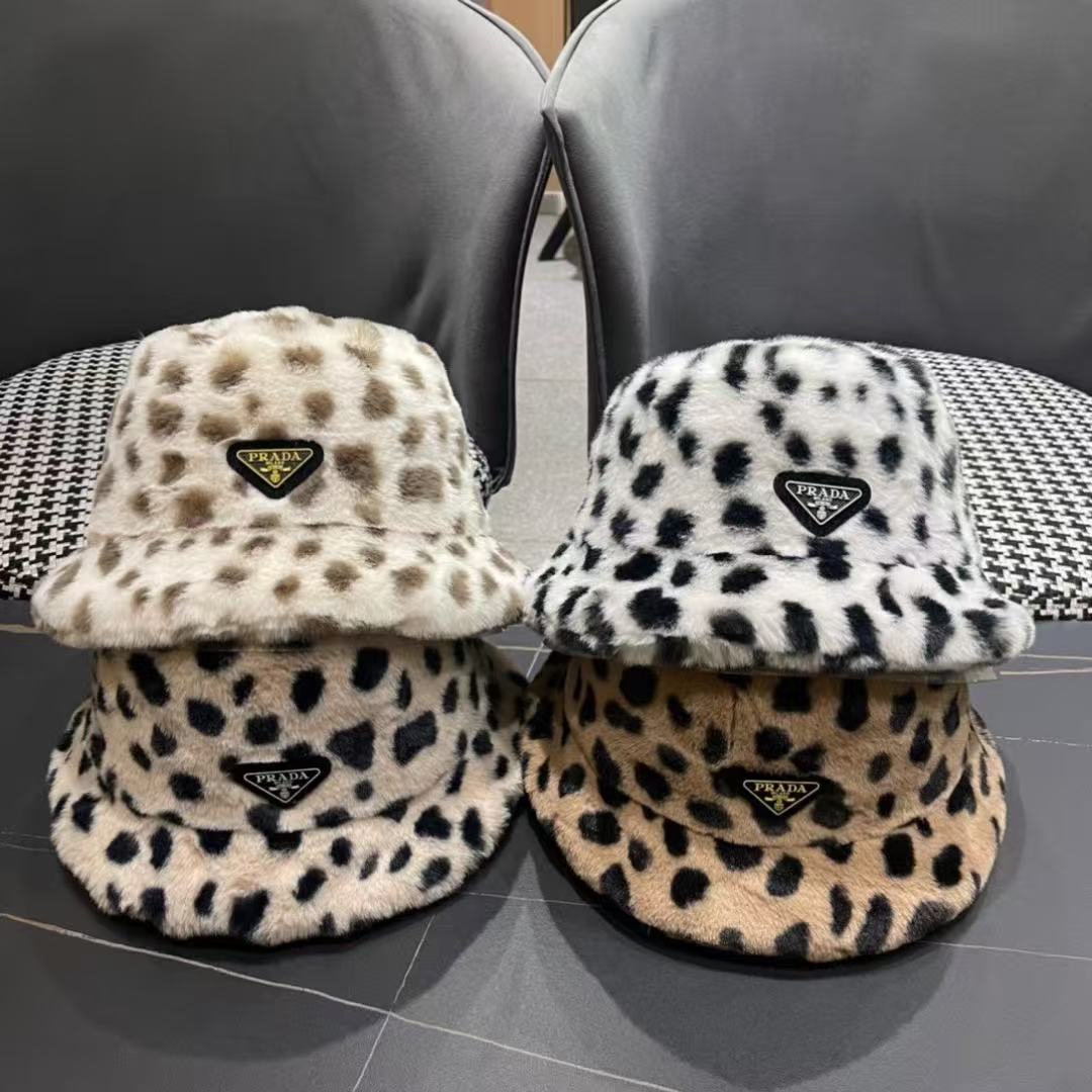 Pr@da 普拉达秋冬新款毛茸茸花豹渔夫帽简直太爱了❤️上头性感又帅气 双双在线！没有哪个女孩子拒绝的了