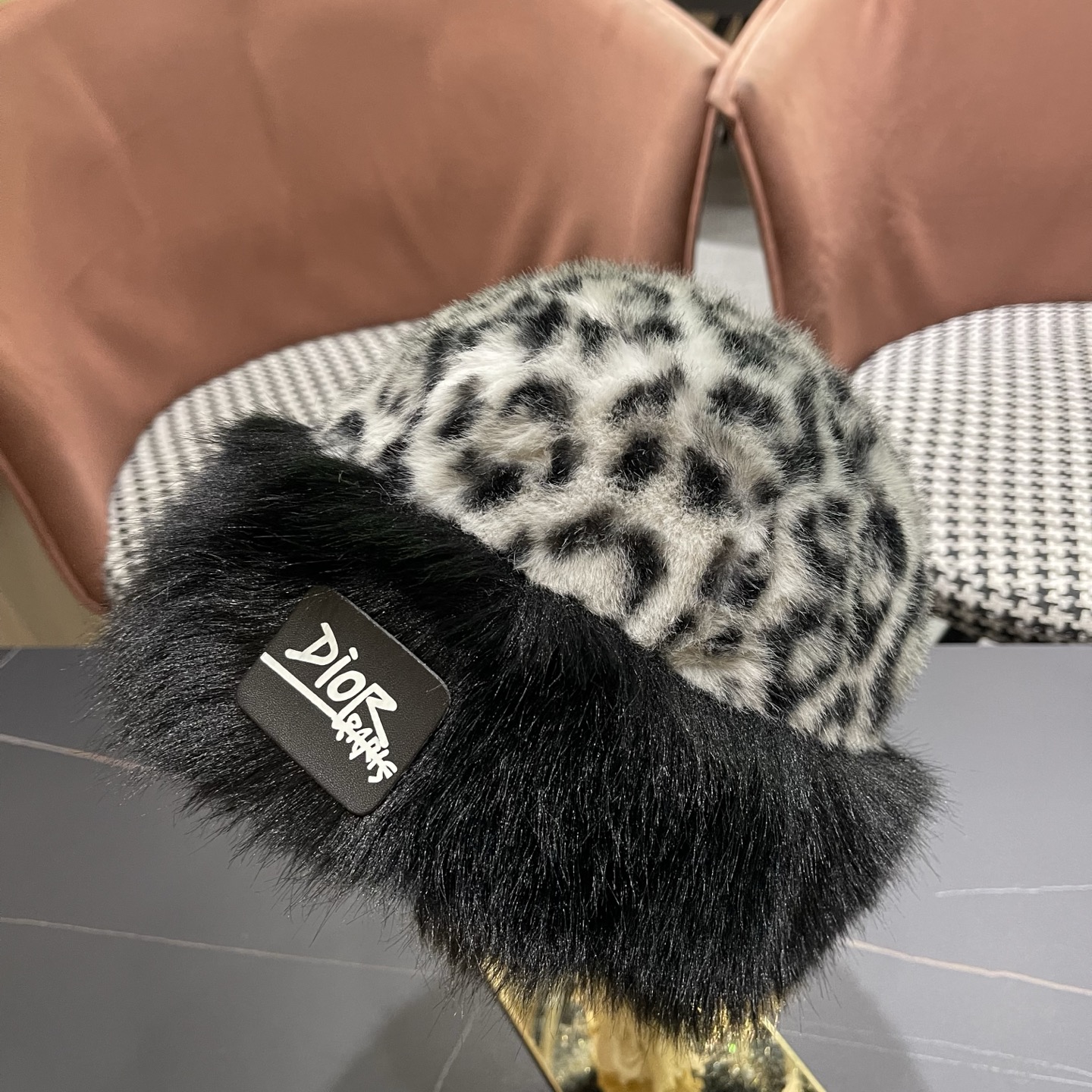 迪奥Dior复古豹纹毛绒帽女冬季百搭显脸小护耳渔夫帽加厚防寒保暖蒙古帽子