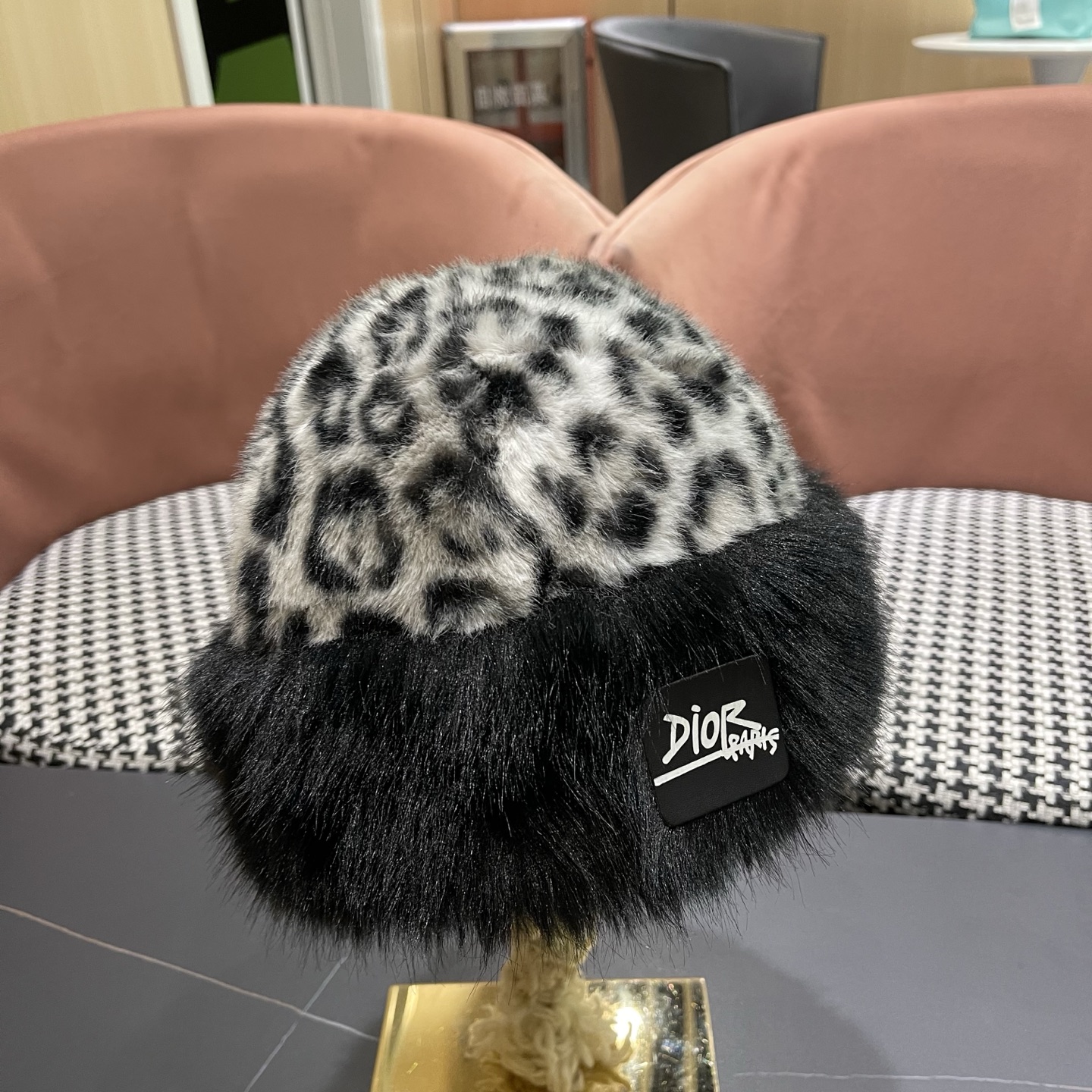 迪奥Dior复古豹纹毛绒帽女冬季百搭显脸小护耳渔夫帽加厚防寒保暖蒙古帽子