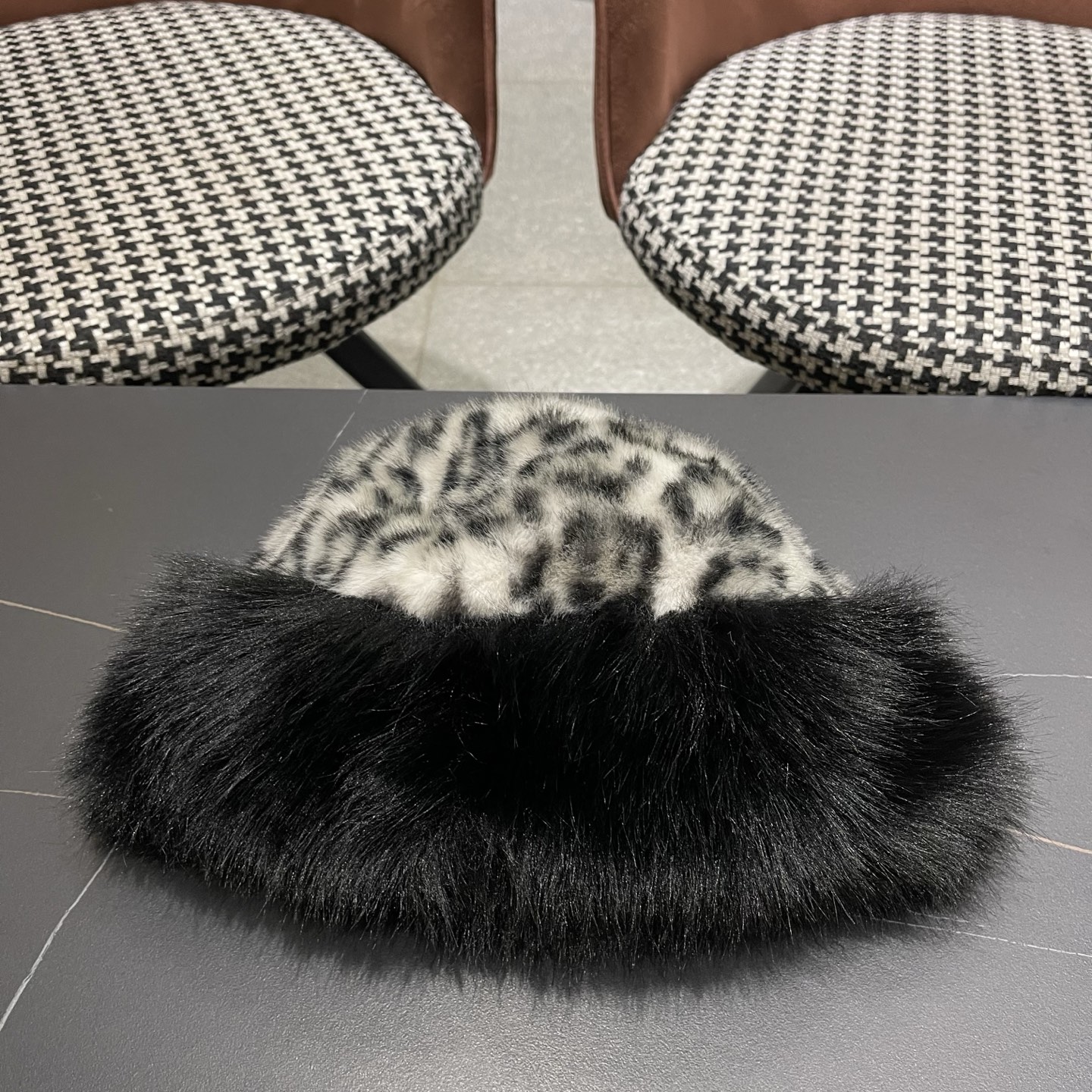 迪奥Dior复古豹纹毛绒帽女冬季百搭显脸小护耳渔夫帽加厚防寒保暖蒙古帽子