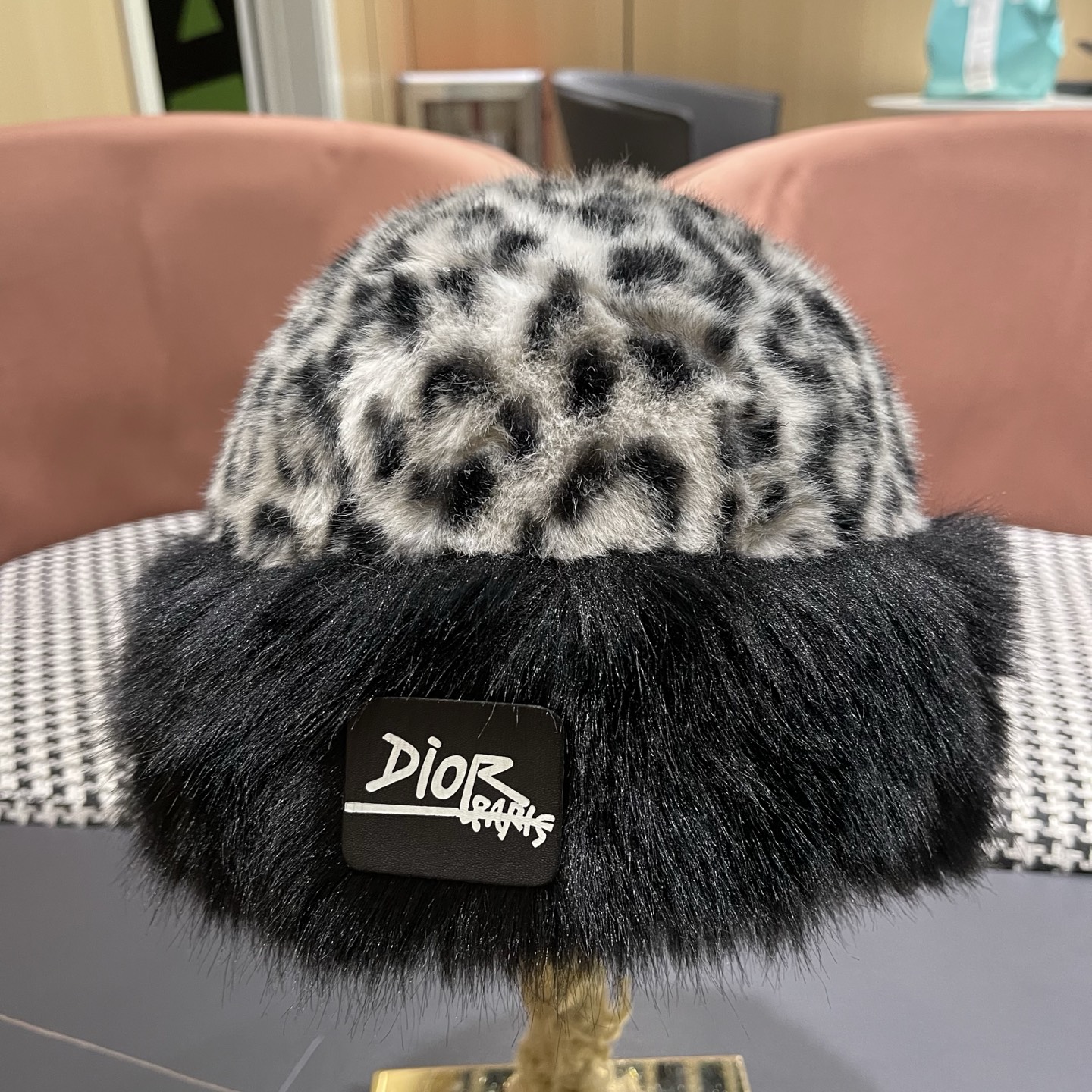 迪奥Dior复古豹纹毛绒帽女冬季百搭显脸小护耳渔夫帽加厚防寒保暖蒙古帽子