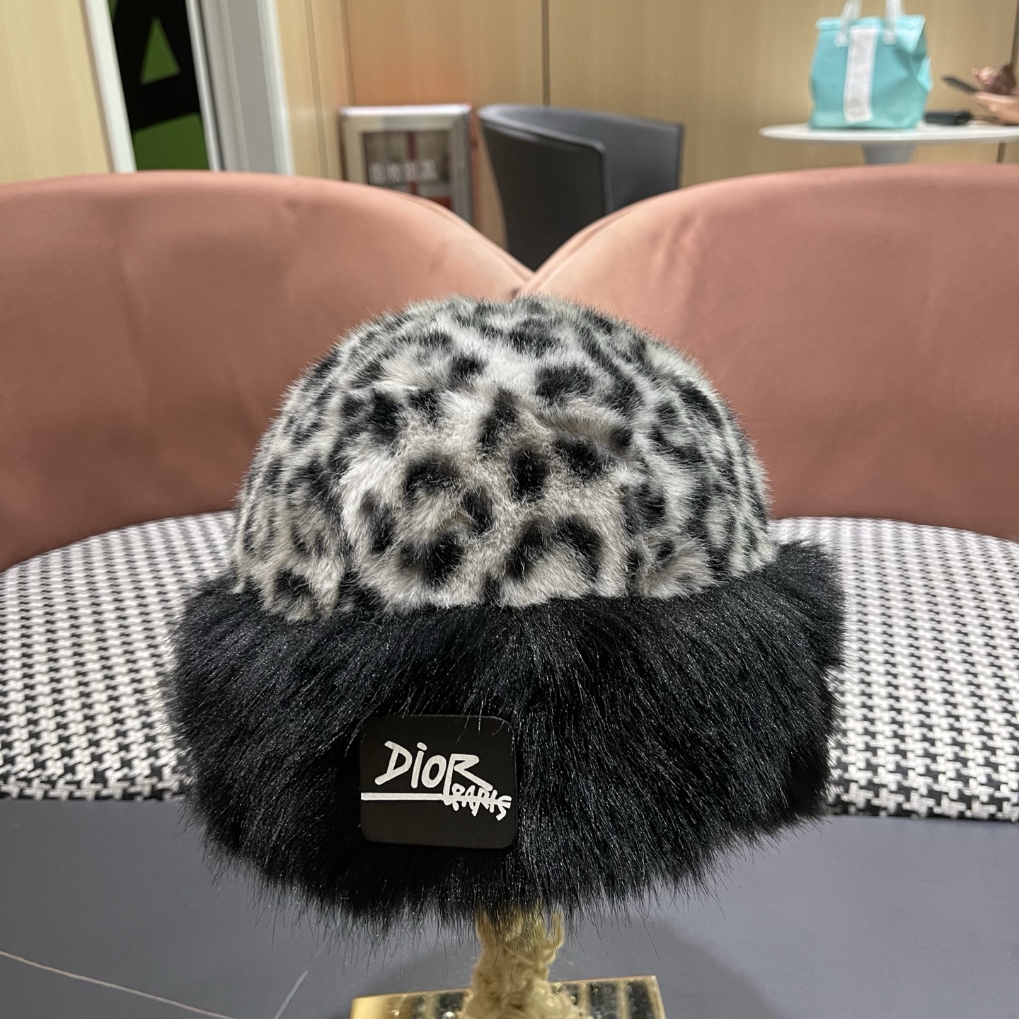 迪奥Dior复古豹纹毛绒帽女冬季百搭显脸小护耳渔夫帽加厚防寒保暖蒙古帽子