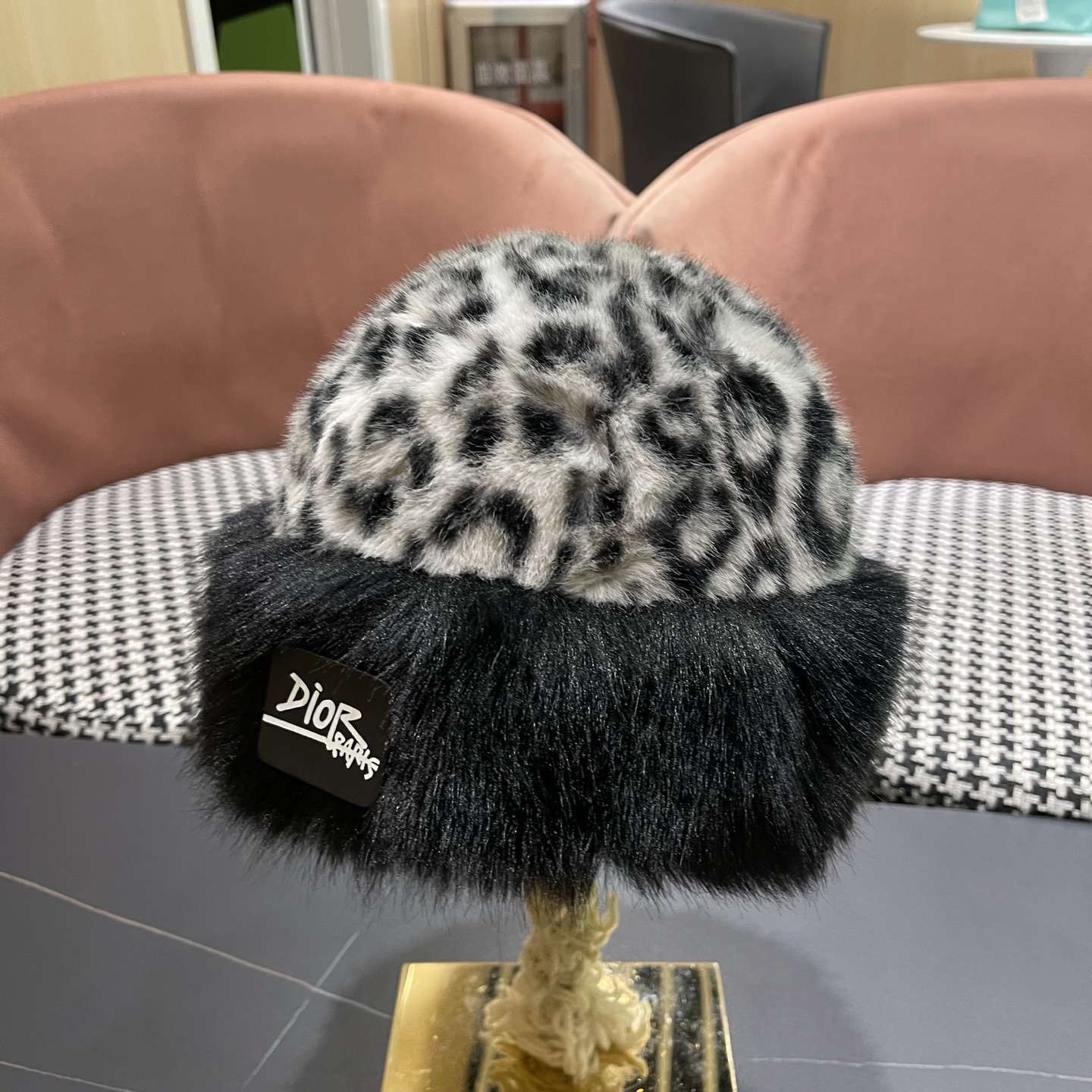 迪奥Dior复古豹纹毛绒帽女冬季百搭显脸小护耳渔夫帽加厚防寒保暖蒙古帽子