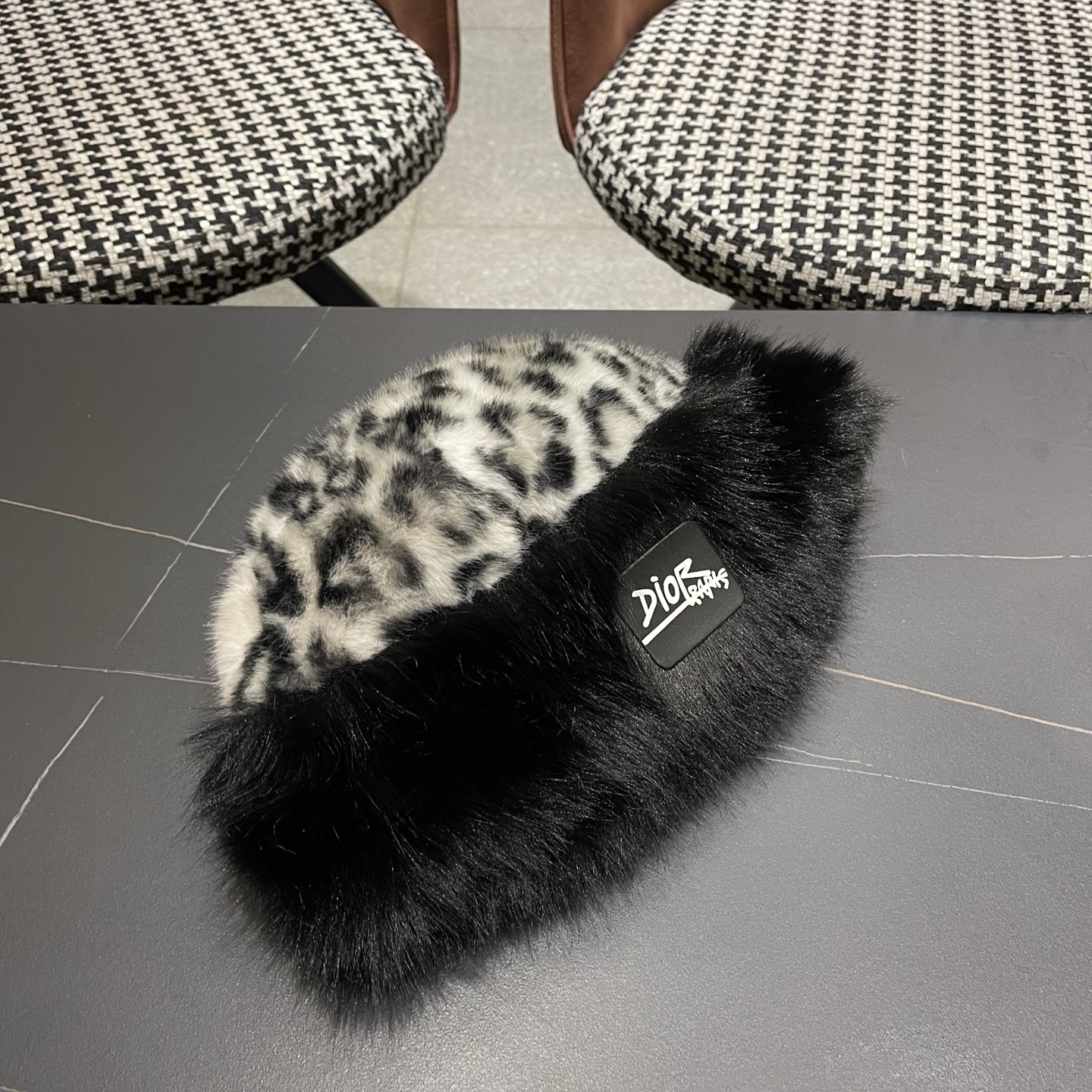 迪奥Dior复古豹纹毛绒帽女冬季百搭显脸小护耳渔夫帽加厚防寒保暖蒙古帽子