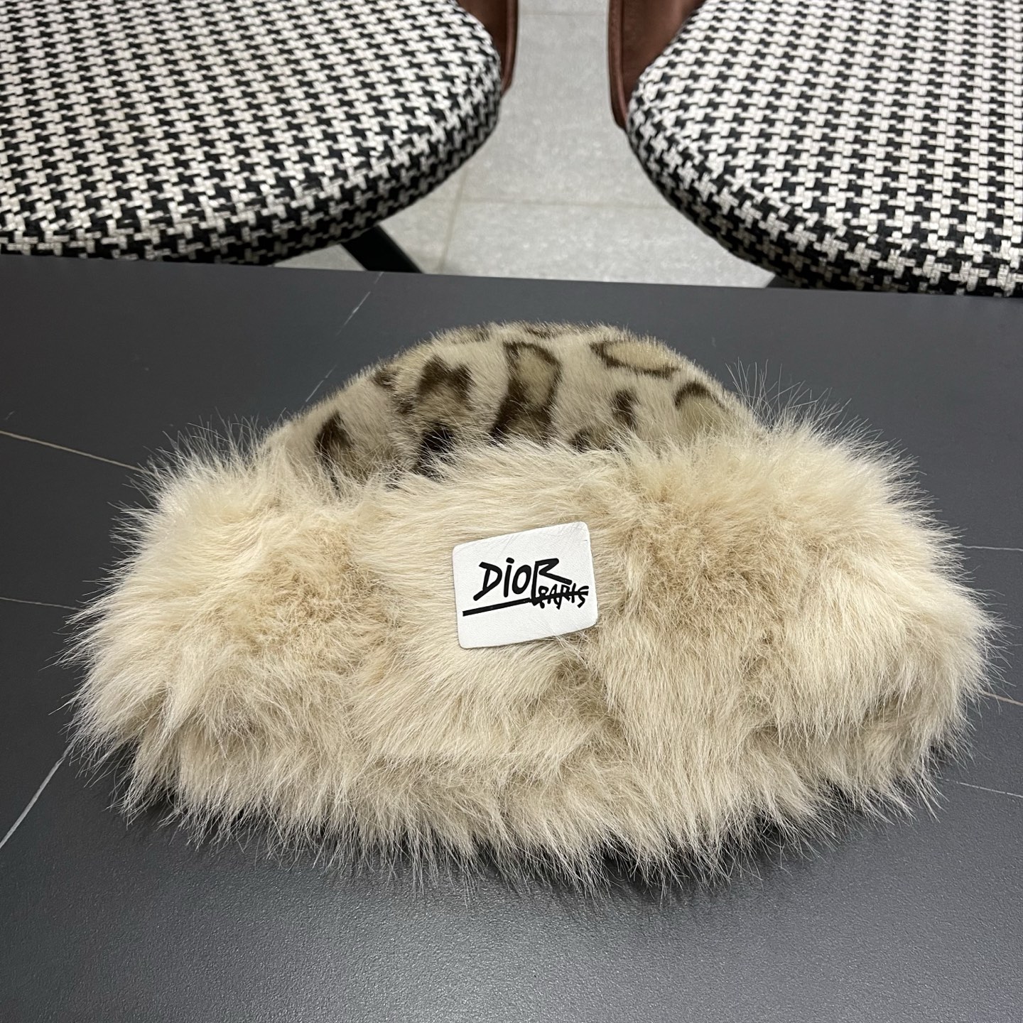 迪奥Dior复古豹纹毛绒帽女冬季百搭显脸小护耳渔夫帽加厚防寒保暖蒙古帽子