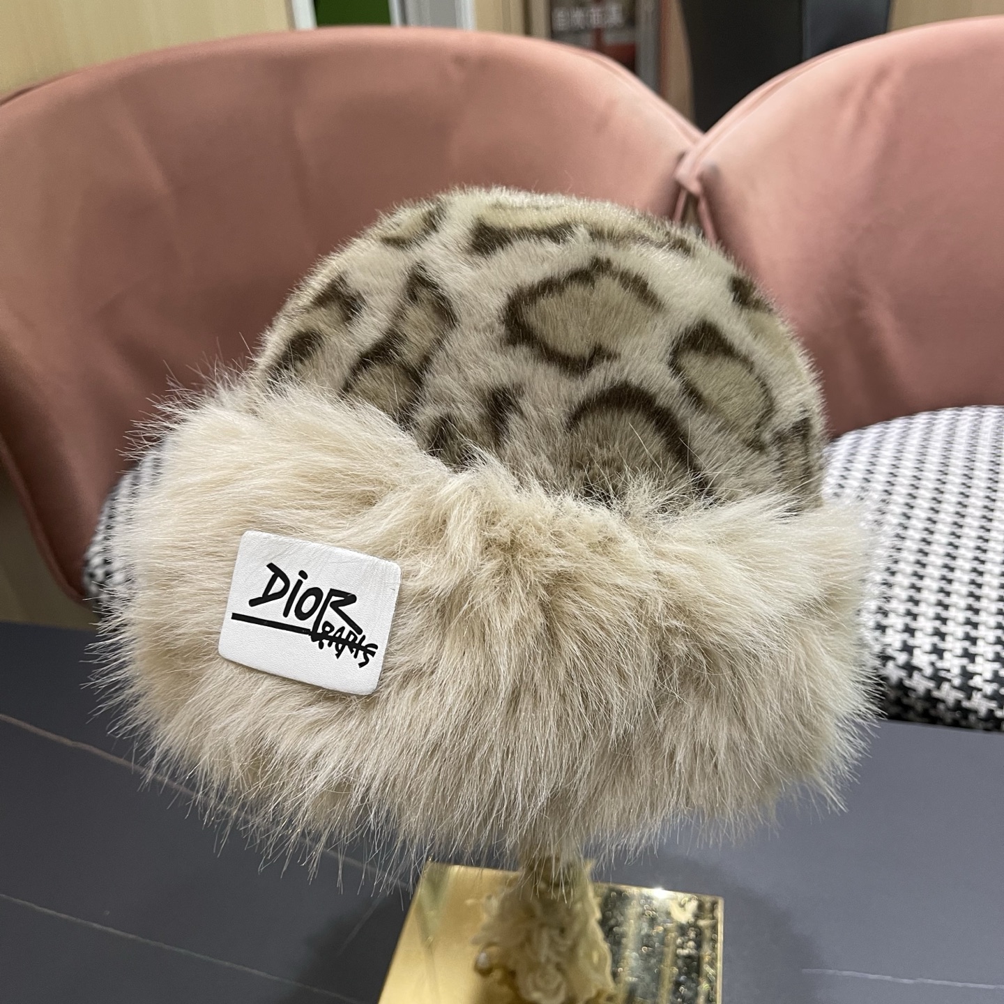 迪奥Dior复古豹纹毛绒帽女冬季百搭显脸小护耳渔夫帽加厚防寒保暖蒙古帽子