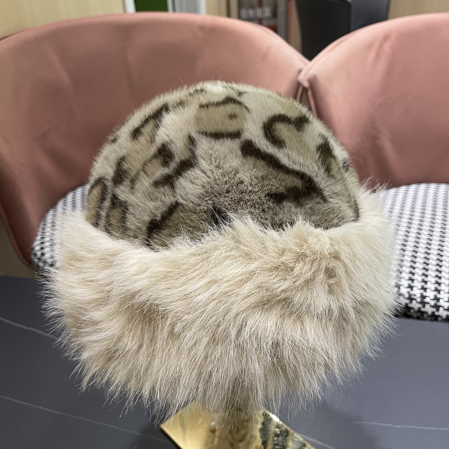 迪奥Dior复古豹纹毛绒帽女冬季百搭显脸小护耳渔夫帽加厚防寒保暖蒙古帽子