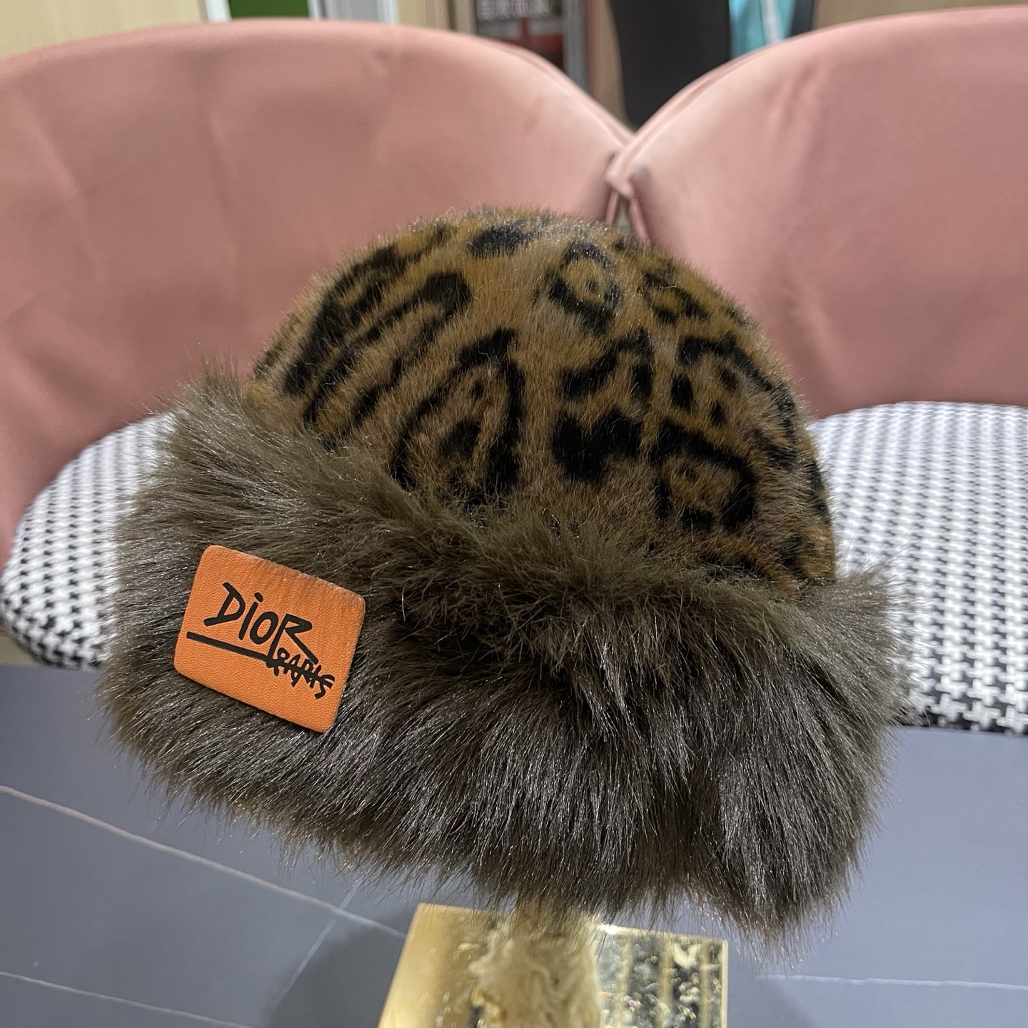 迪奥Dior复古豹纹毛绒帽女冬季百搭显脸小护耳渔夫帽加厚防寒保暖蒙古帽子