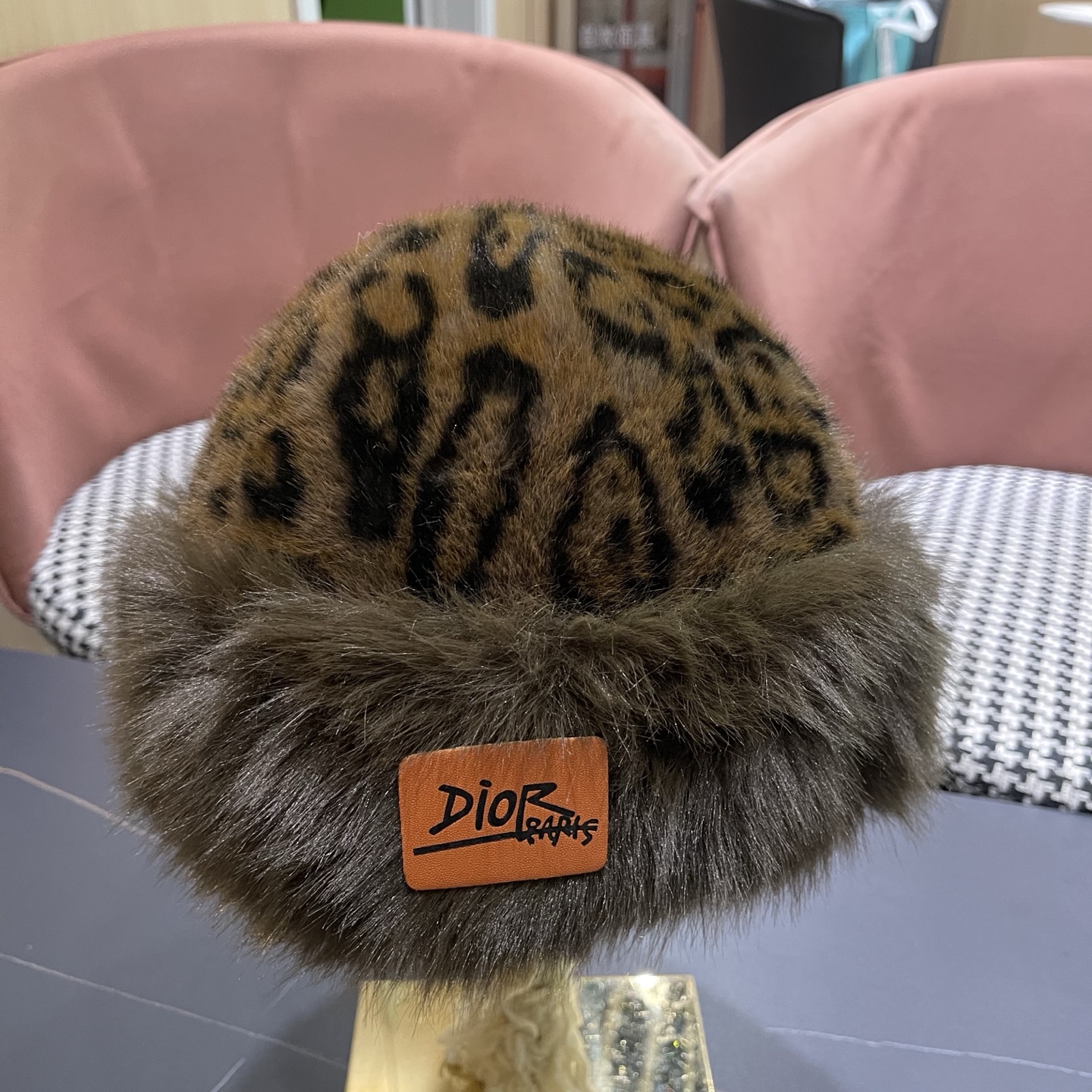 迪奥Dior复古豹纹毛绒帽女冬季百搭显脸小护耳渔夫帽加厚防寒保暖蒙古帽子