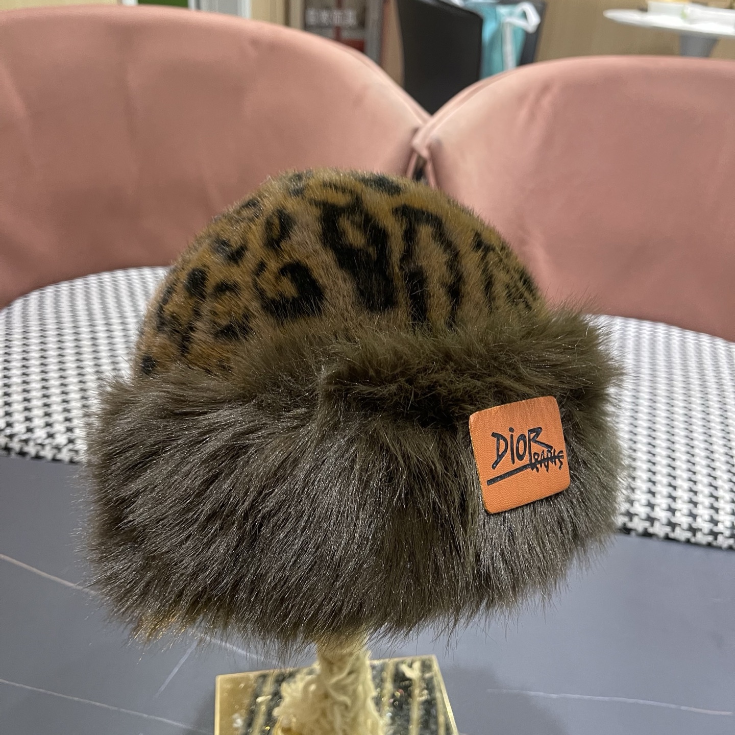 迪奥Dior复古豹纹毛绒帽女冬季百搭显脸小护耳渔夫帽加厚防寒保暖蒙古帽子