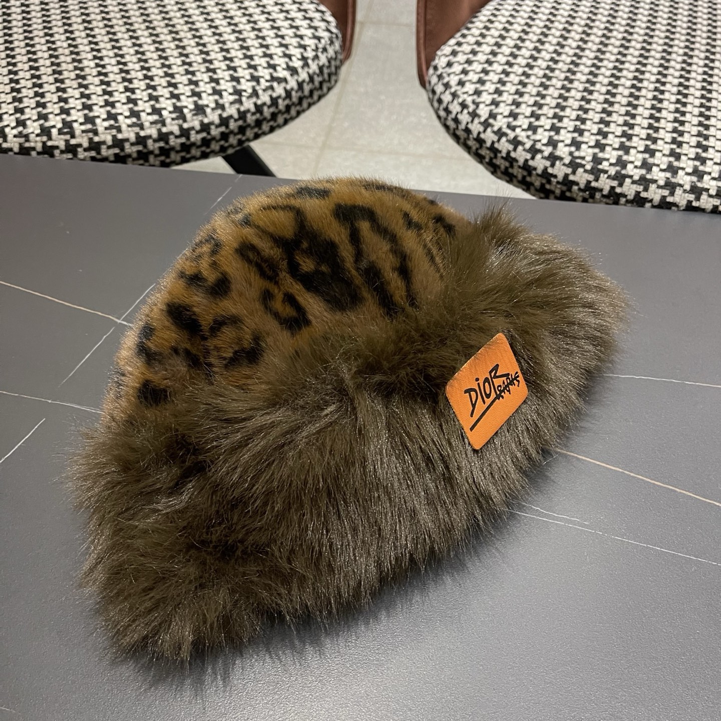 迪奥Dior复古豹纹毛绒帽女冬季百搭显脸小护耳渔夫帽加厚防寒保暖蒙古帽子