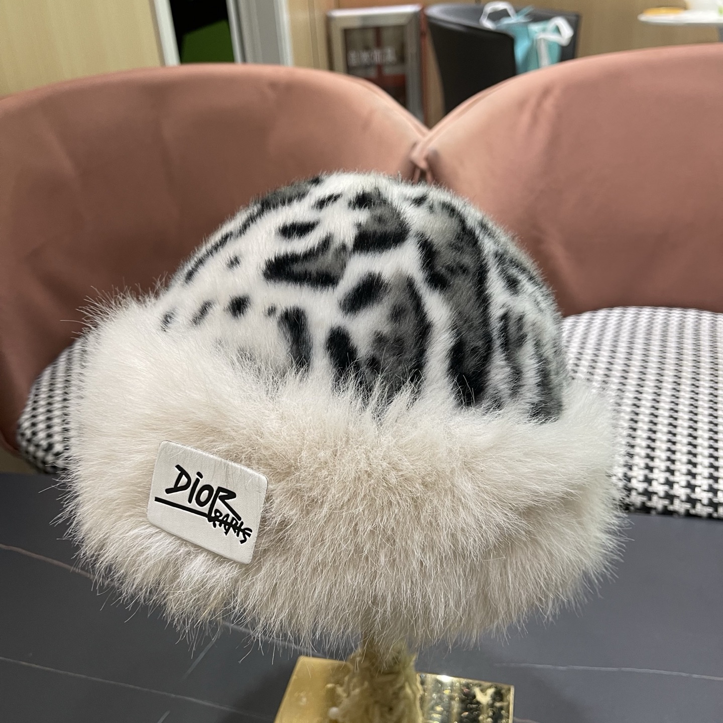 迪奥Dior复古豹纹毛绒帽女冬季百搭显脸小护耳渔夫帽加厚防寒保暖蒙古帽子