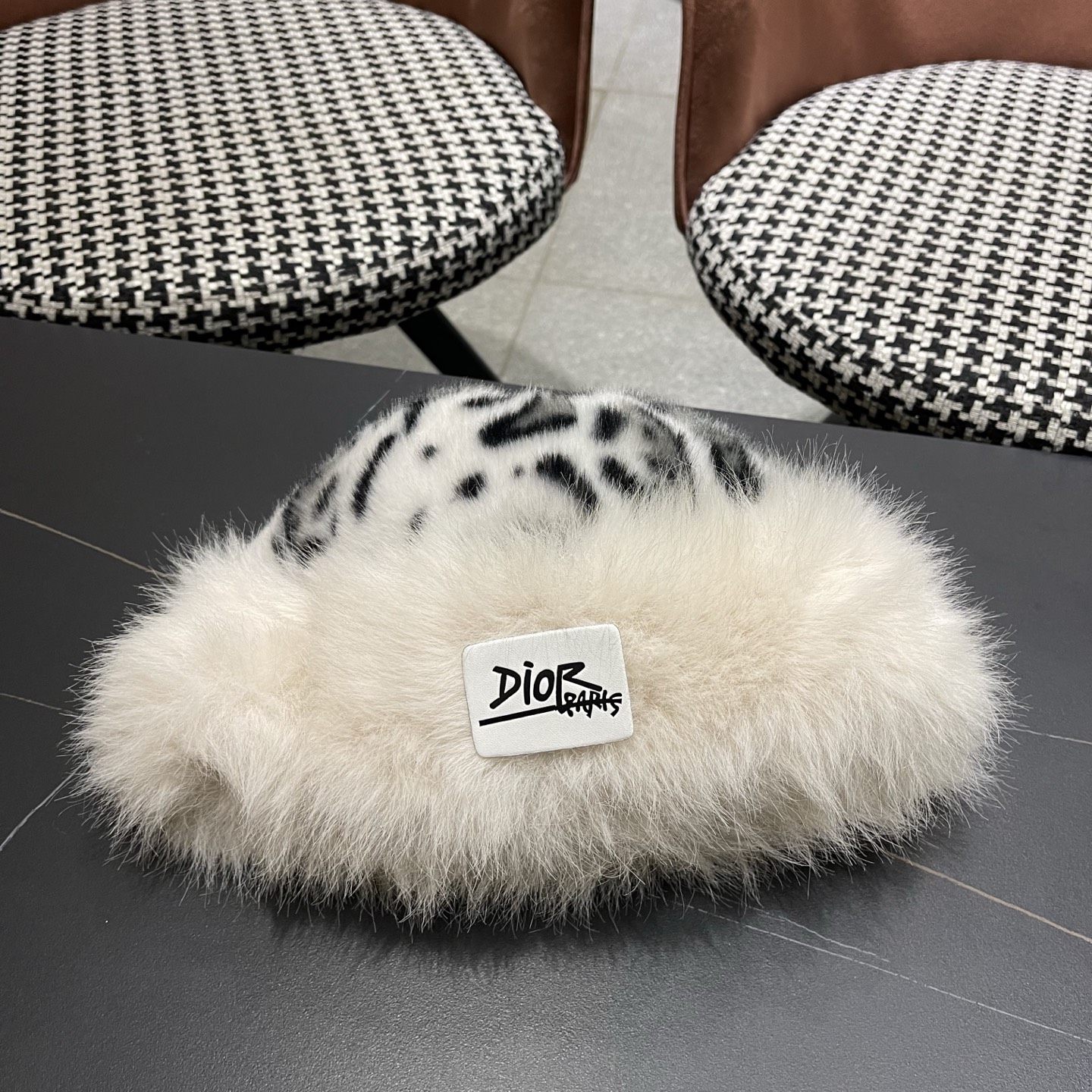 迪奥Dior复古豹纹毛绒帽女冬季百搭显脸小护耳渔夫帽加厚防寒保暖蒙古帽子