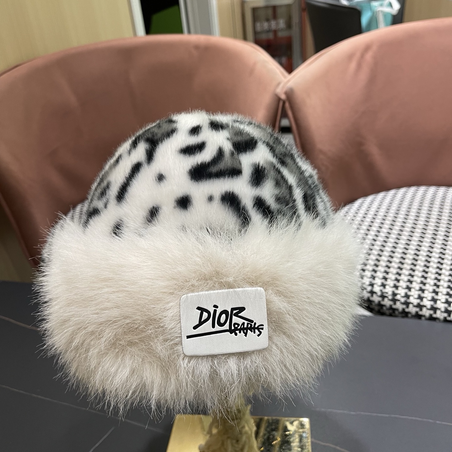 迪奥Dior复古豹纹毛绒帽女冬季百搭显脸小护耳渔夫帽加厚防寒保暖蒙古帽子