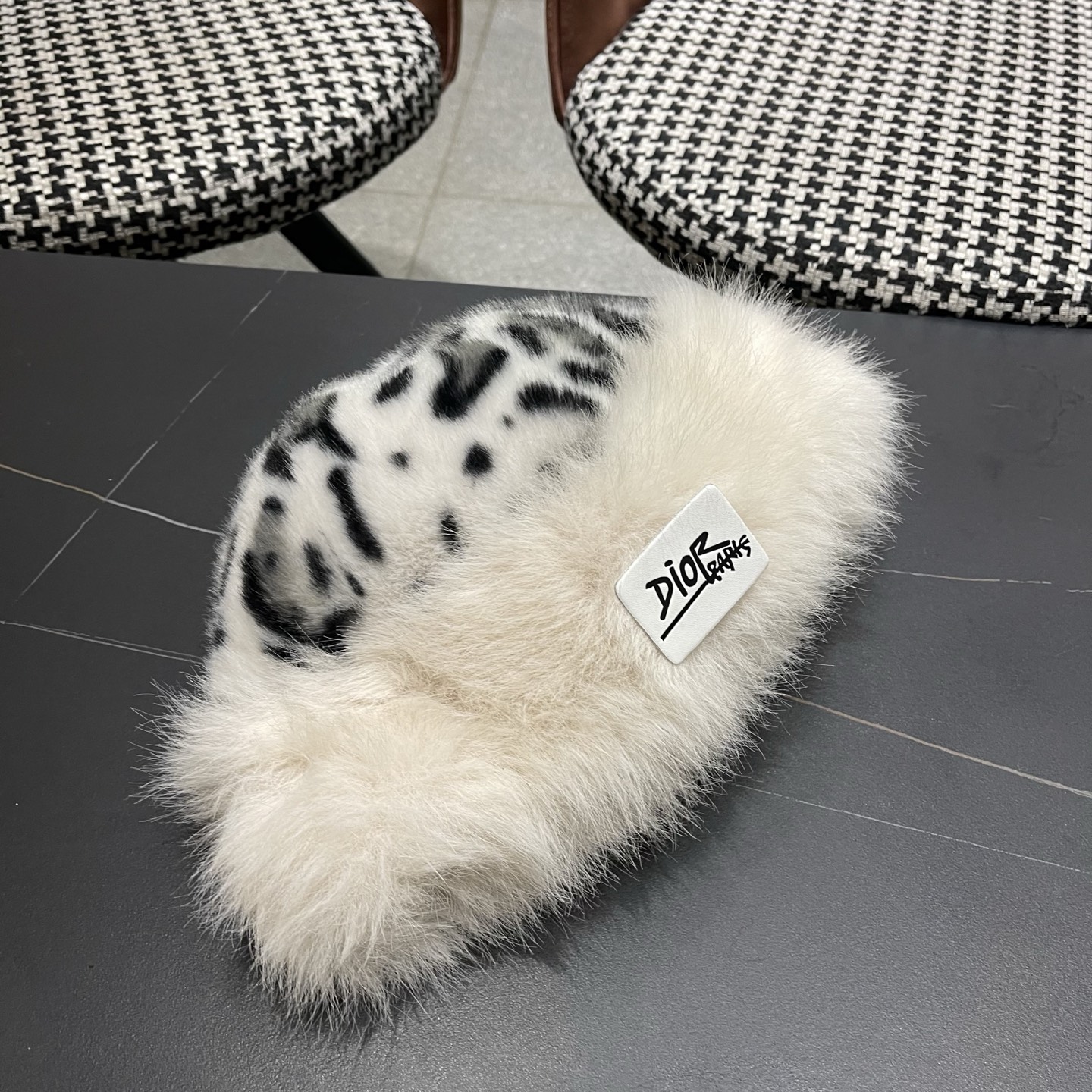 迪奥Dior复古豹纹毛绒帽女冬季百搭显脸小护耳渔夫帽加厚防寒保暖蒙古帽子