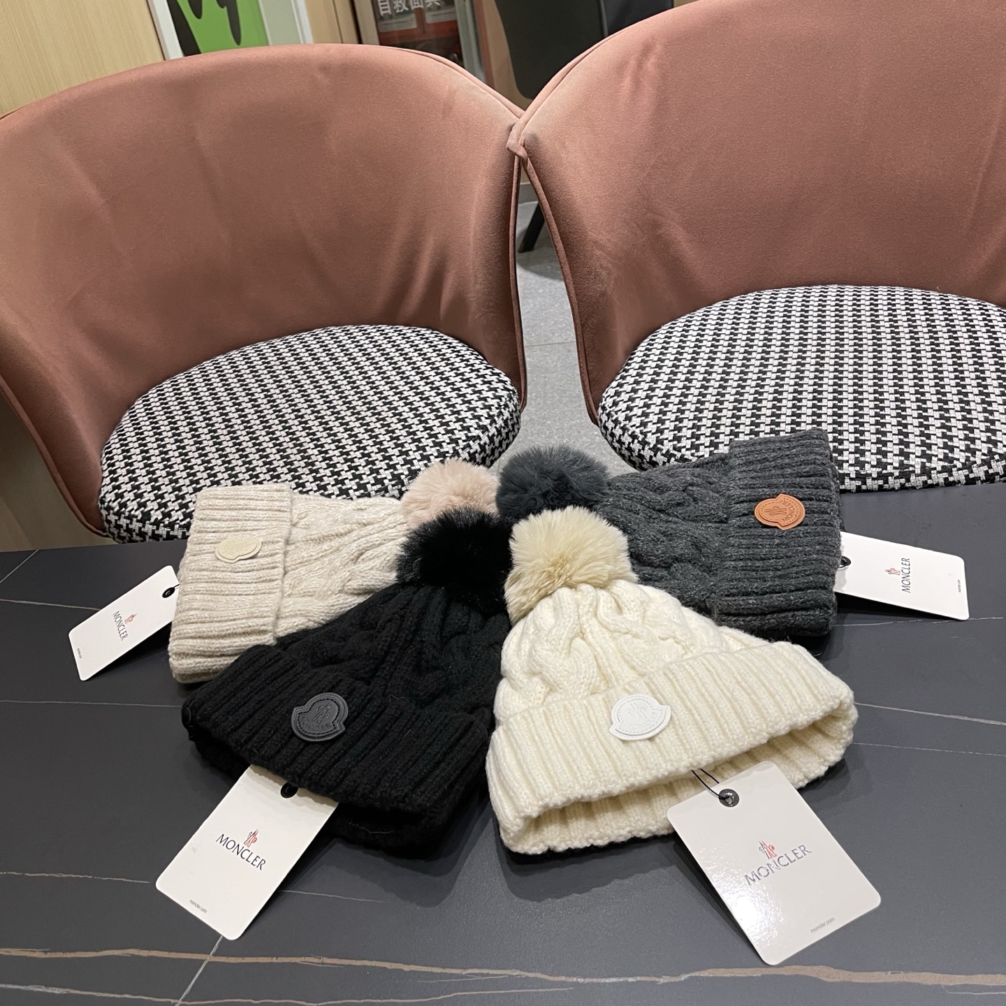 MONC～蒙口麻花形厚款毛线帽这款好有内涵 加粗毛线成铁索状缠绕 粗围边设计很显脸小 有眼光的这款推荐你