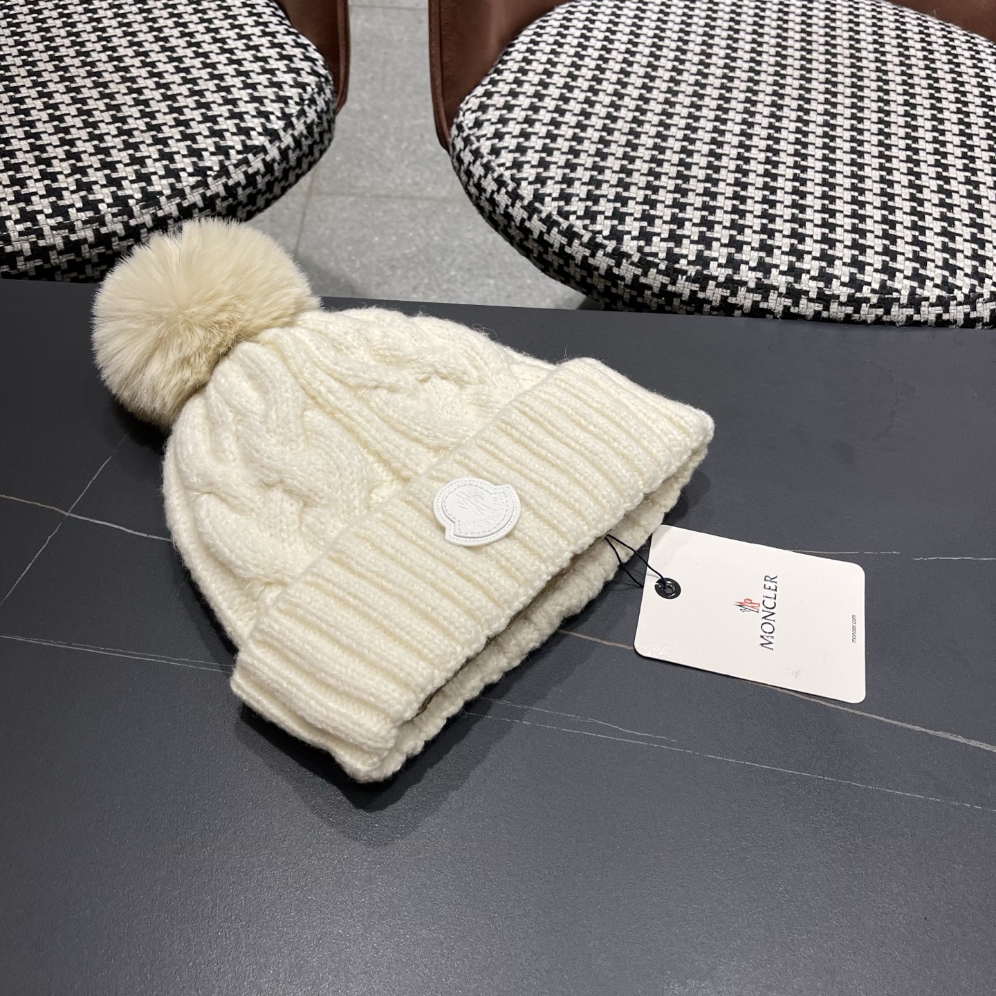 MONC～蒙口麻花形厚款毛线帽这款好有内涵 加粗毛线成铁索状缠绕 粗围边设计很显脸小 有眼光的这款推荐你