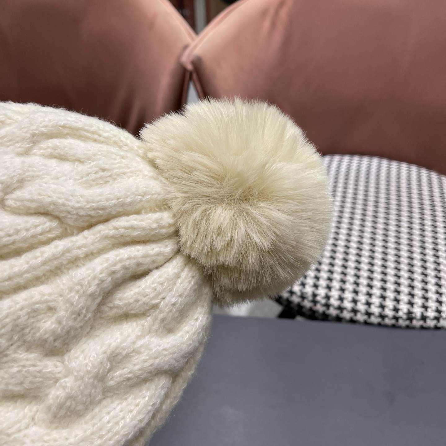 MONC～蒙口麻花形厚款毛线帽这款好有内涵 加粗毛线成铁索状缠绕 粗围边设计很显脸小 有眼光的这款推荐你