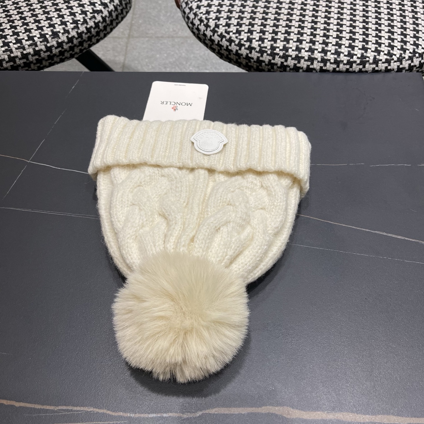 MONC～蒙口麻花形厚款毛线帽这款好有内涵 加粗毛线成铁索状缠绕 粗围边设计很显脸小 有眼光的这款推荐你