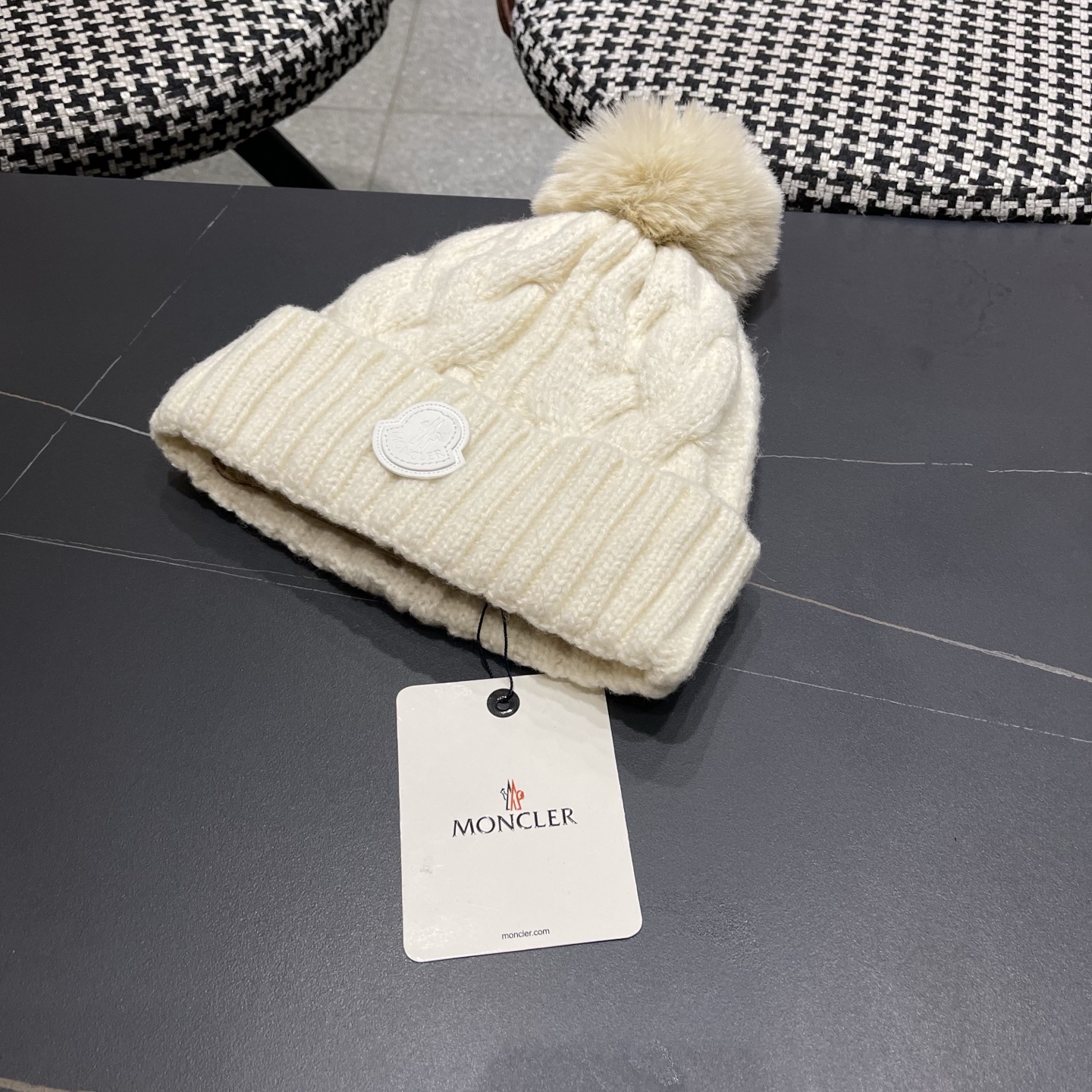 MONC～蒙口麻花形厚款毛线帽这款好有内涵 加粗毛线成铁索状缠绕 粗围边设计很显脸小 有眼光的这款推荐你