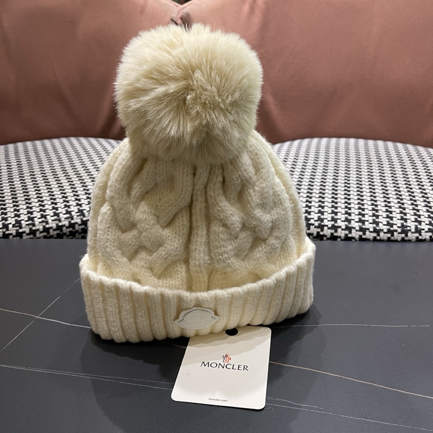 MONC～蒙口麻花形厚款毛线帽这款好有内涵 加粗毛线成铁索状缠绕 粗围边设计很显脸小 有眼光的这款推荐你