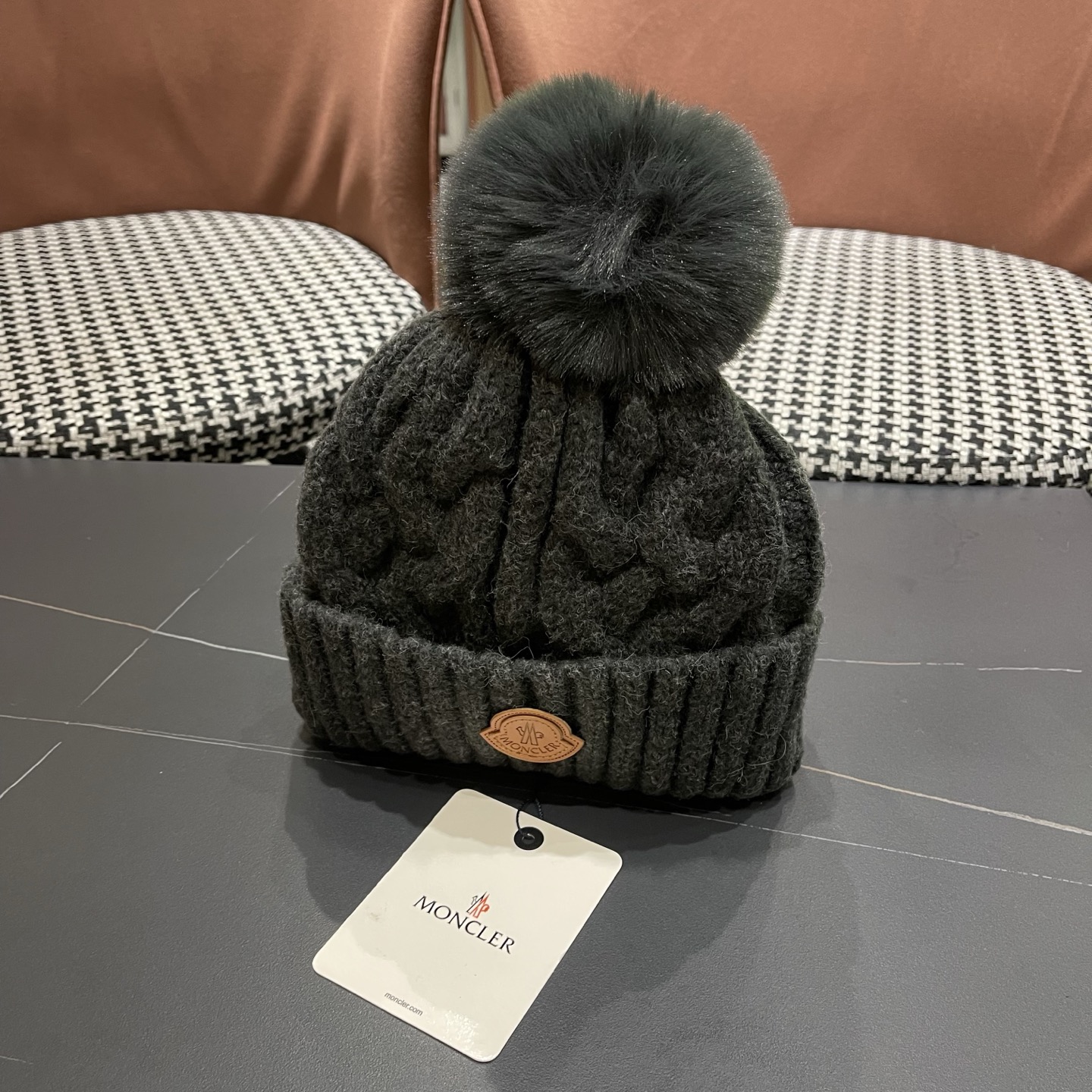 MONC～蒙口麻花形厚款毛线帽这款好有内涵 加粗毛线成铁索状缠绕 粗围边设计很显脸小 有眼光的这款推荐你