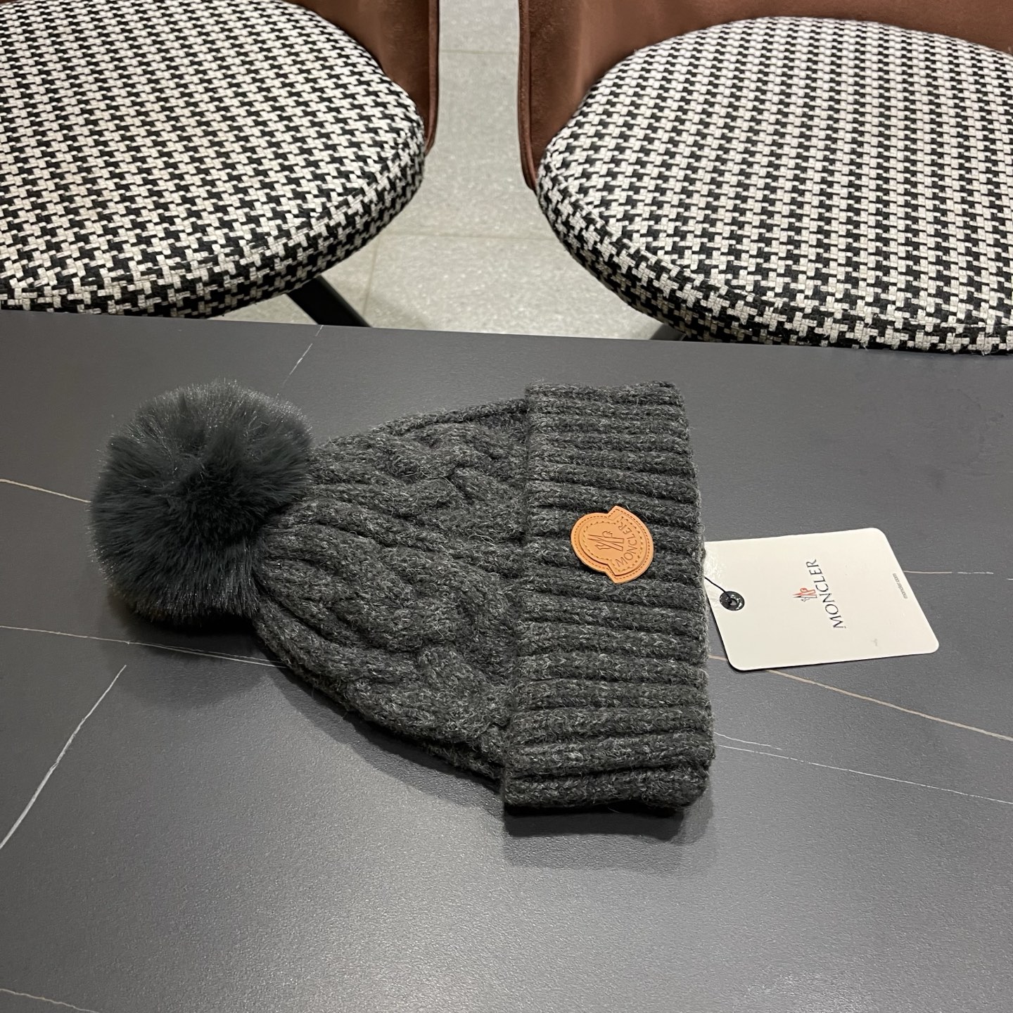 MONC～蒙口麻花形厚款毛线帽这款好有内涵 加粗毛线成铁索状缠绕 粗围边设计很显脸小 有眼光的这款推荐你