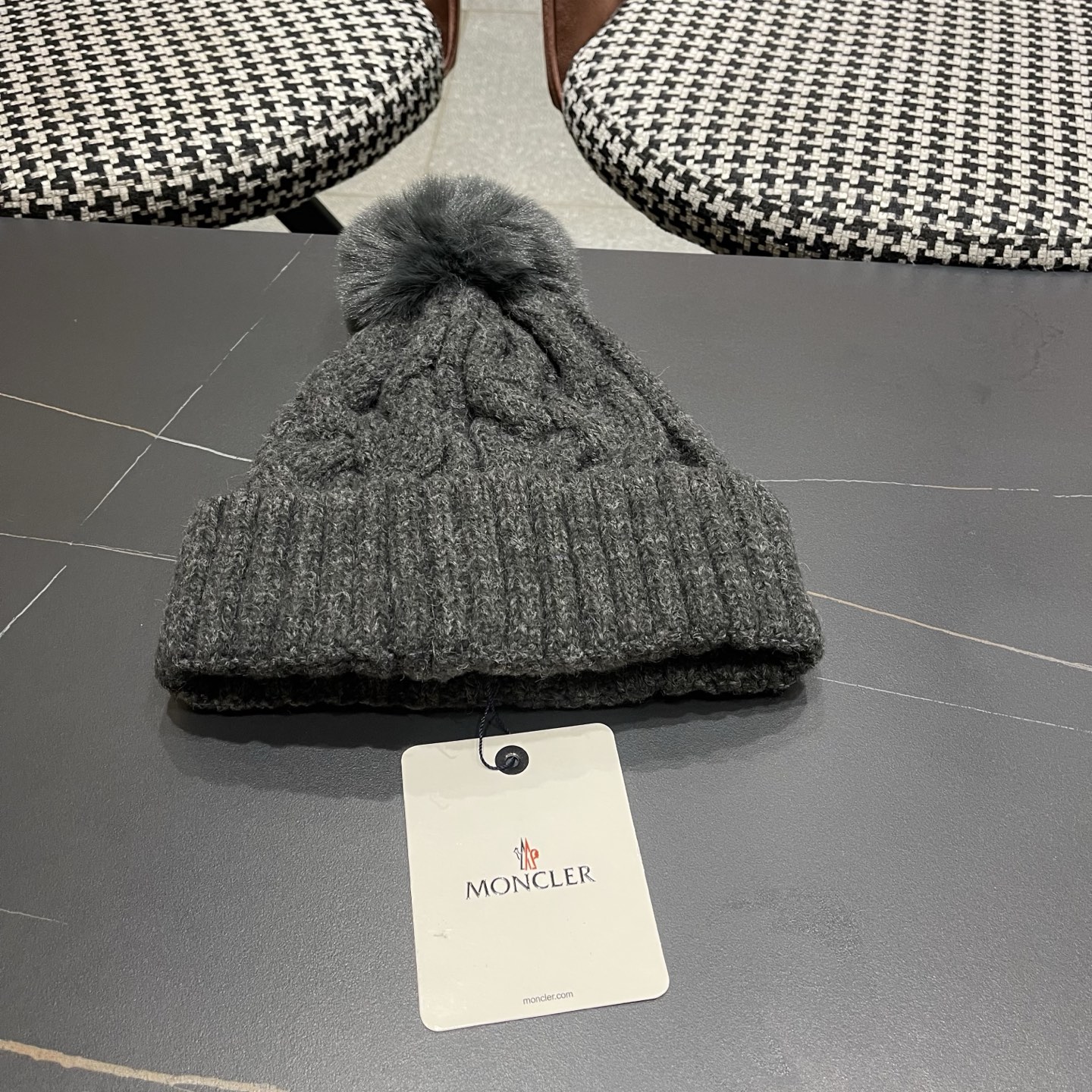 MONC～蒙口麻花形厚款毛线帽这款好有内涵 加粗毛线成铁索状缠绕 粗围边设计很显脸小 有眼光的这款推荐你