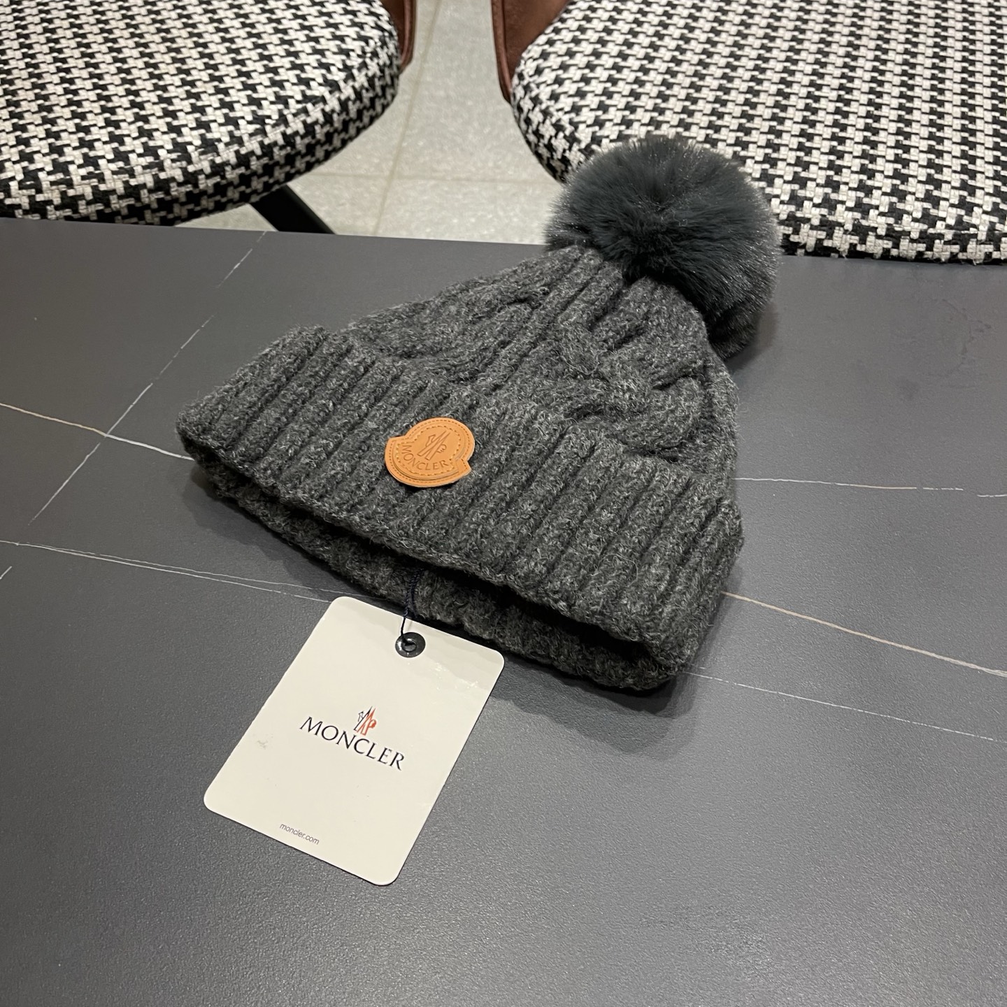 MONC～蒙口麻花形厚款毛线帽这款好有内涵 加粗毛线成铁索状缠绕 粗围边设计很显脸小 有眼光的这款推荐你