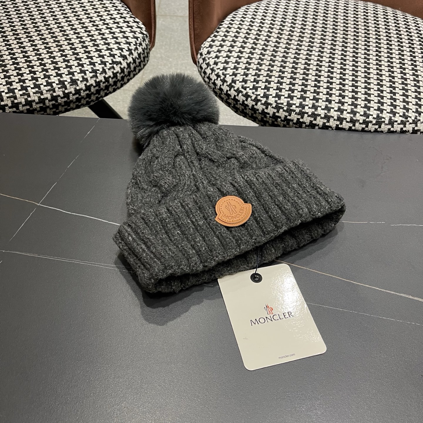 MONC～蒙口麻花形厚款毛线帽这款好有内涵 加粗毛线成铁索状缠绕 粗围边设计很显脸小 有眼光的这款推荐你