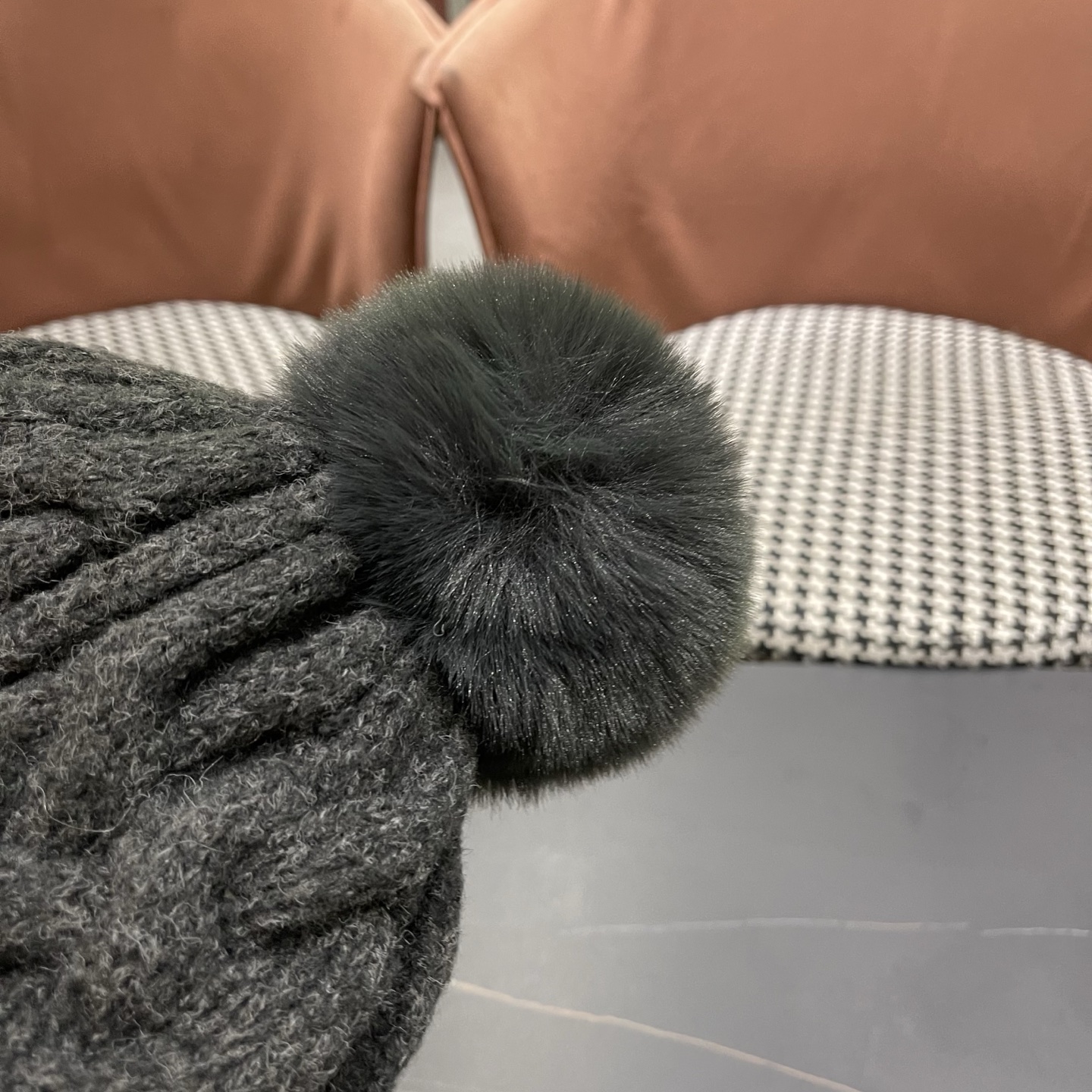 MONC～蒙口麻花形厚款毛线帽这款好有内涵 加粗毛线成铁索状缠绕 粗围边设计很显脸小 有眼光的这款推荐你