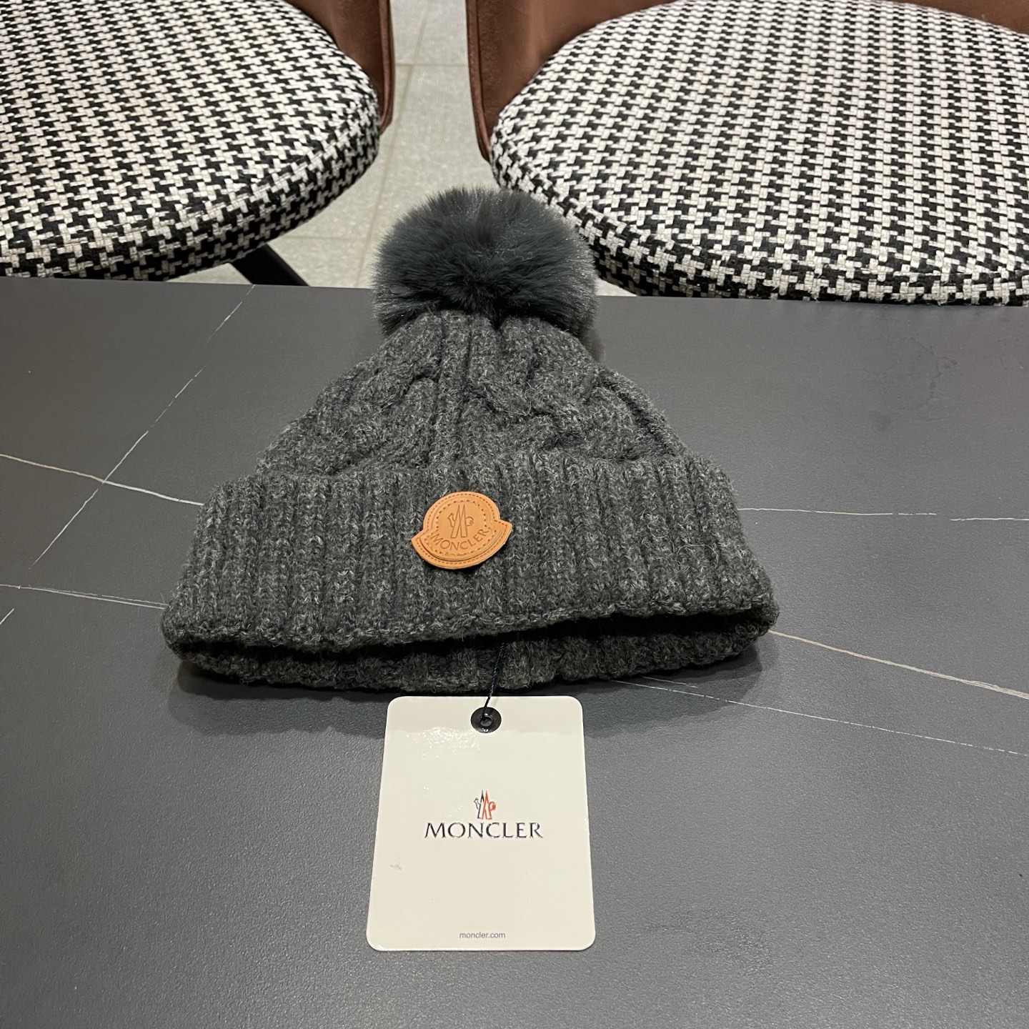 MONC～蒙口麻花形厚款毛线帽这款好有内涵 加粗毛线成铁索状缠绕 粗围边设计很显脸小 有眼光的这款推荐你