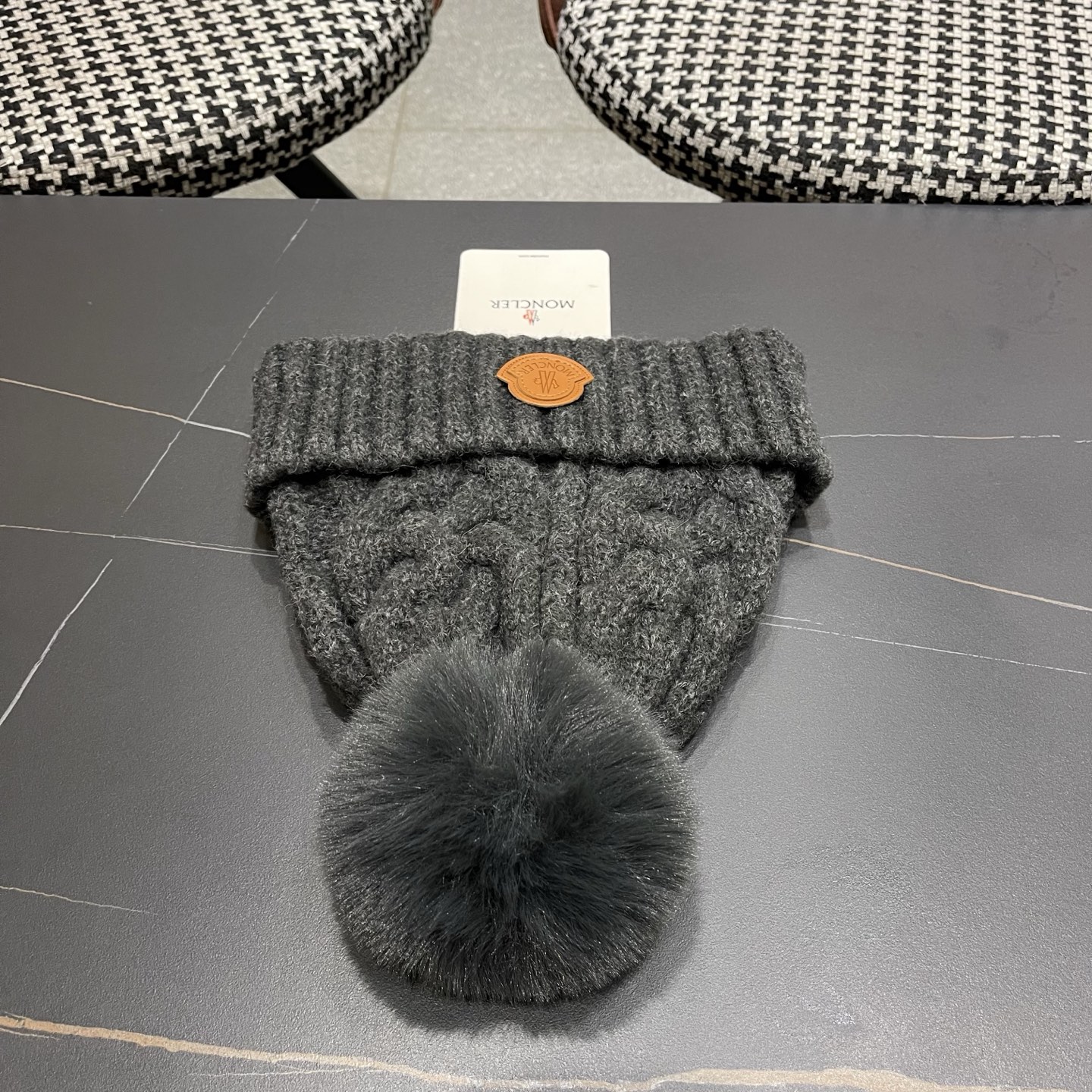 MONC～蒙口麻花形厚款毛线帽这款好有内涵 加粗毛线成铁索状缠绕 粗围边设计很显脸小 有眼光的这款推荐你