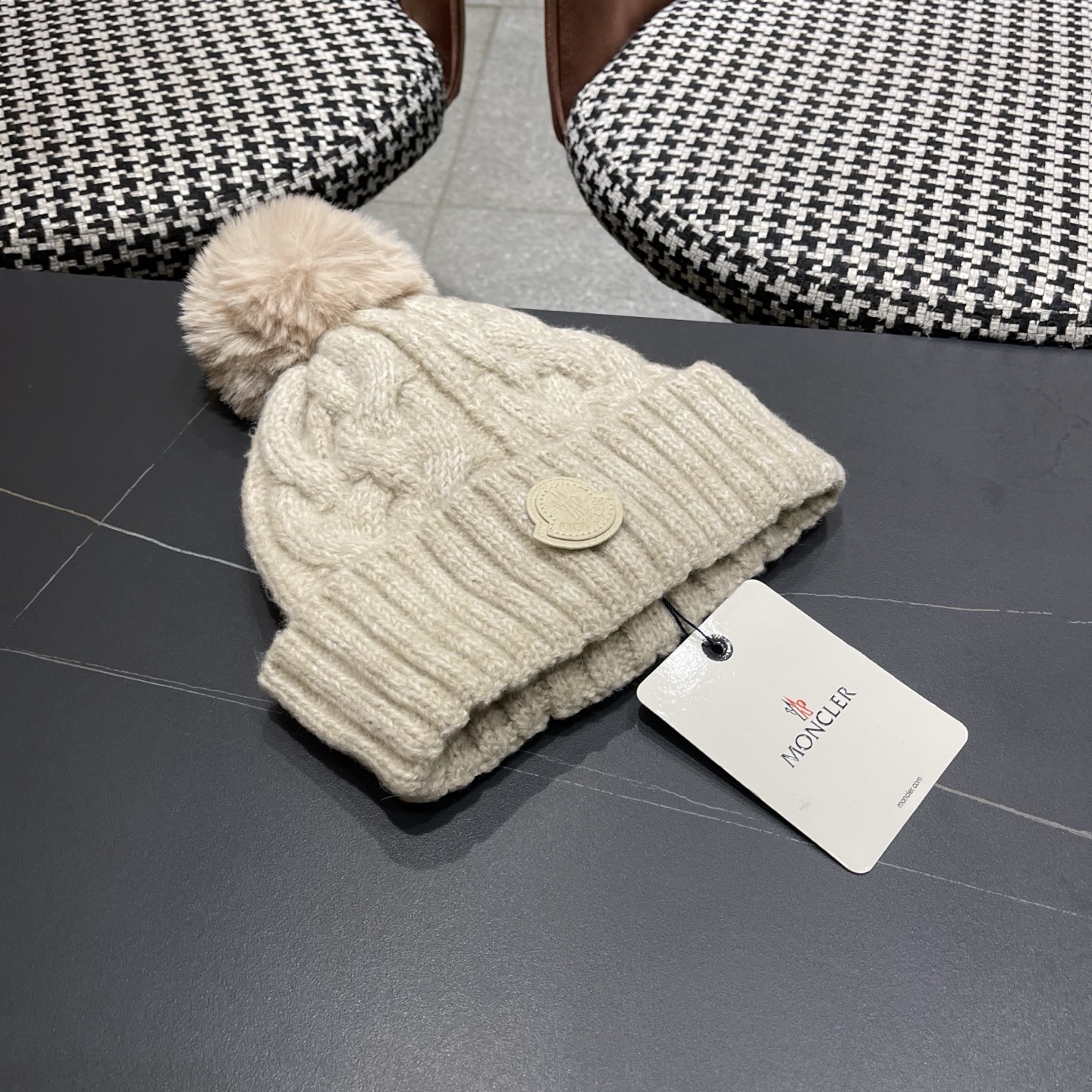 MONC～蒙口麻花形厚款毛线帽这款好有内涵 加粗毛线成铁索状缠绕 粗围边设计很显脸小 有眼光的这款推荐你