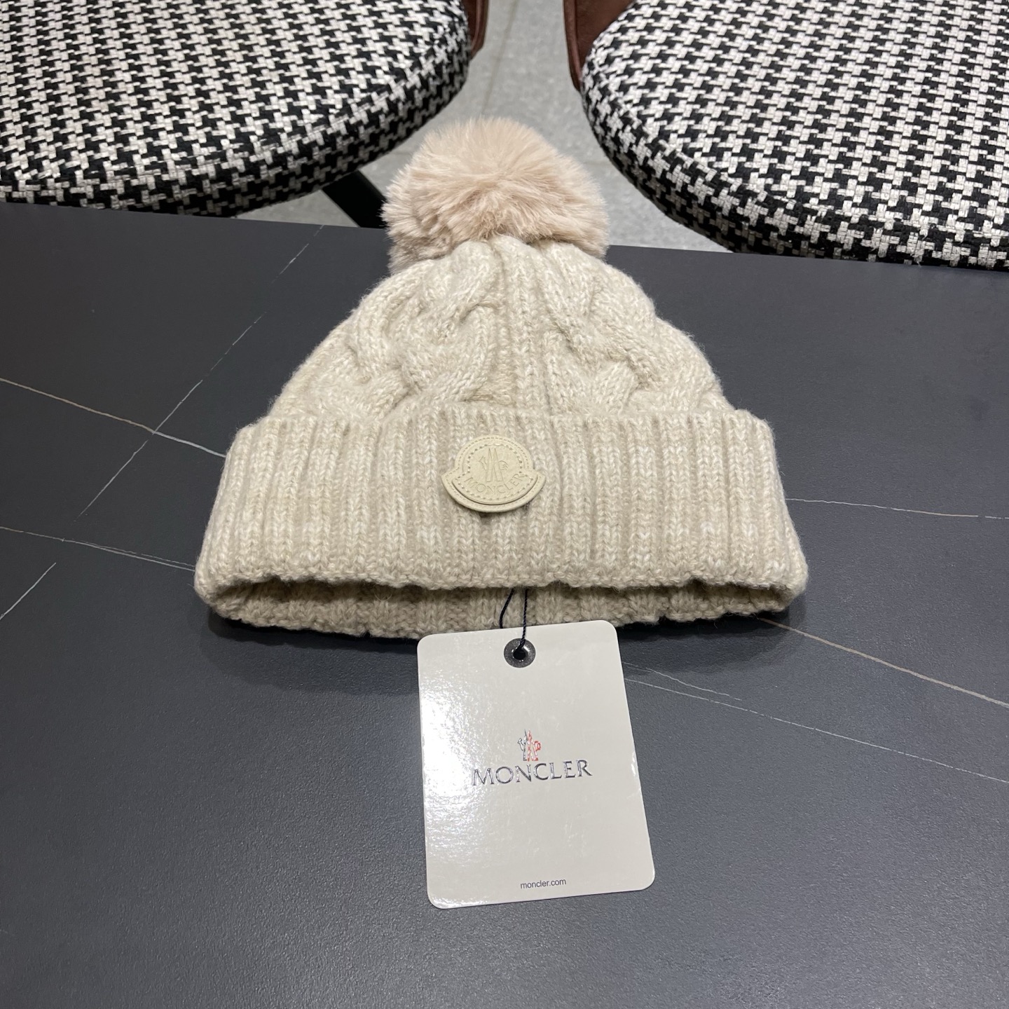 MONC～蒙口麻花形厚款毛线帽这款好有内涵 加粗毛线成铁索状缠绕 粗围边设计很显脸小 有眼光的这款推荐你