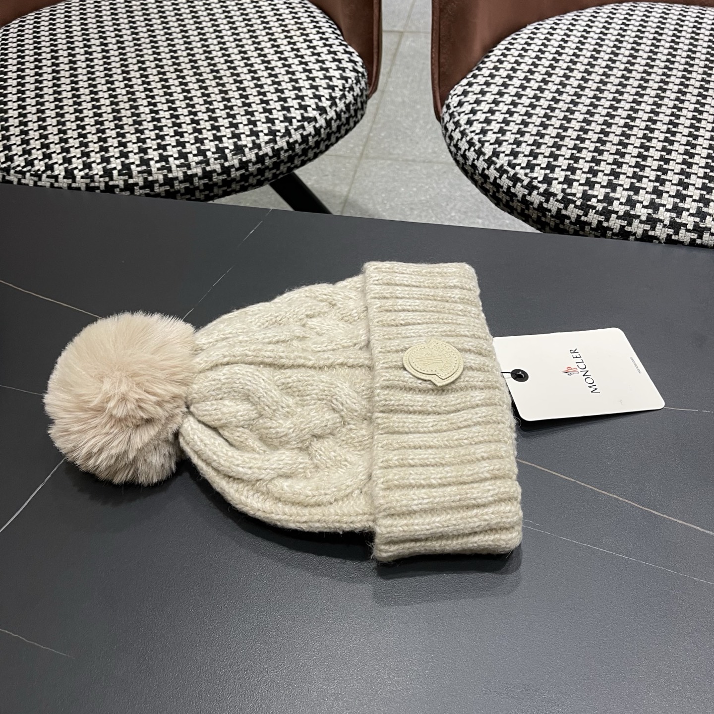 MONC～蒙口麻花形厚款毛线帽这款好有内涵 加粗毛线成铁索状缠绕 粗围边设计很显脸小 有眼光的这款推荐你